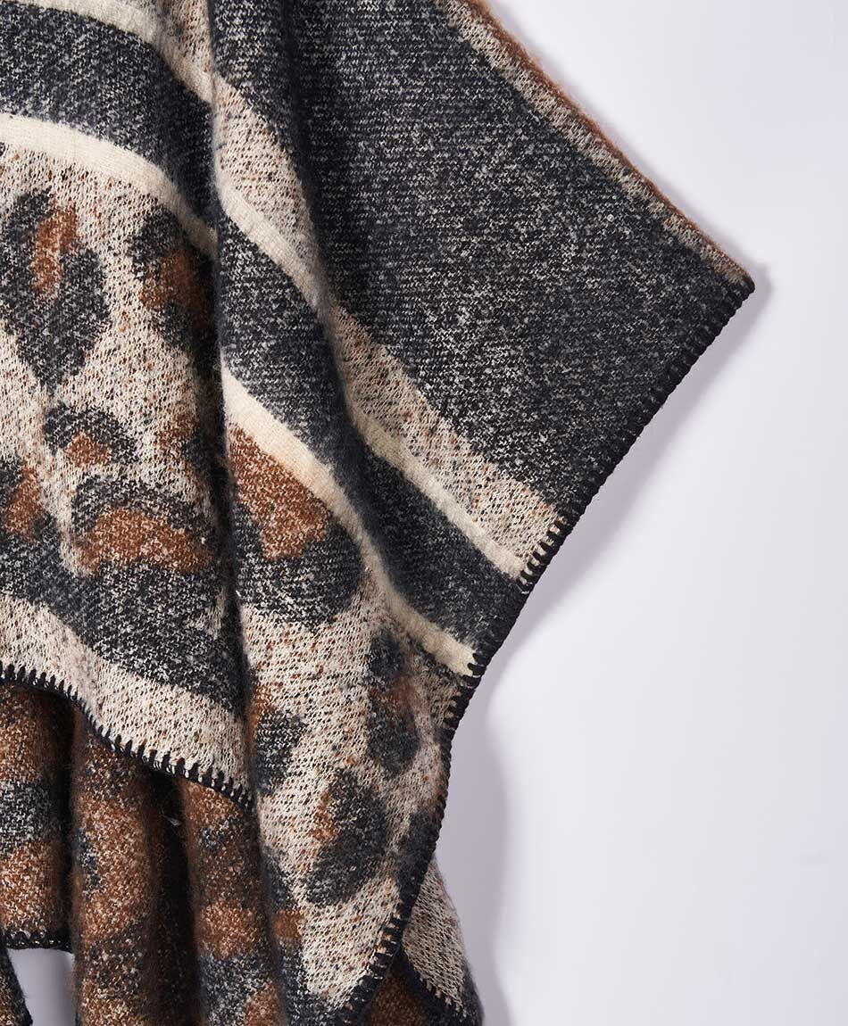 Poncho mujer dise&ntilde;o rustico animal print