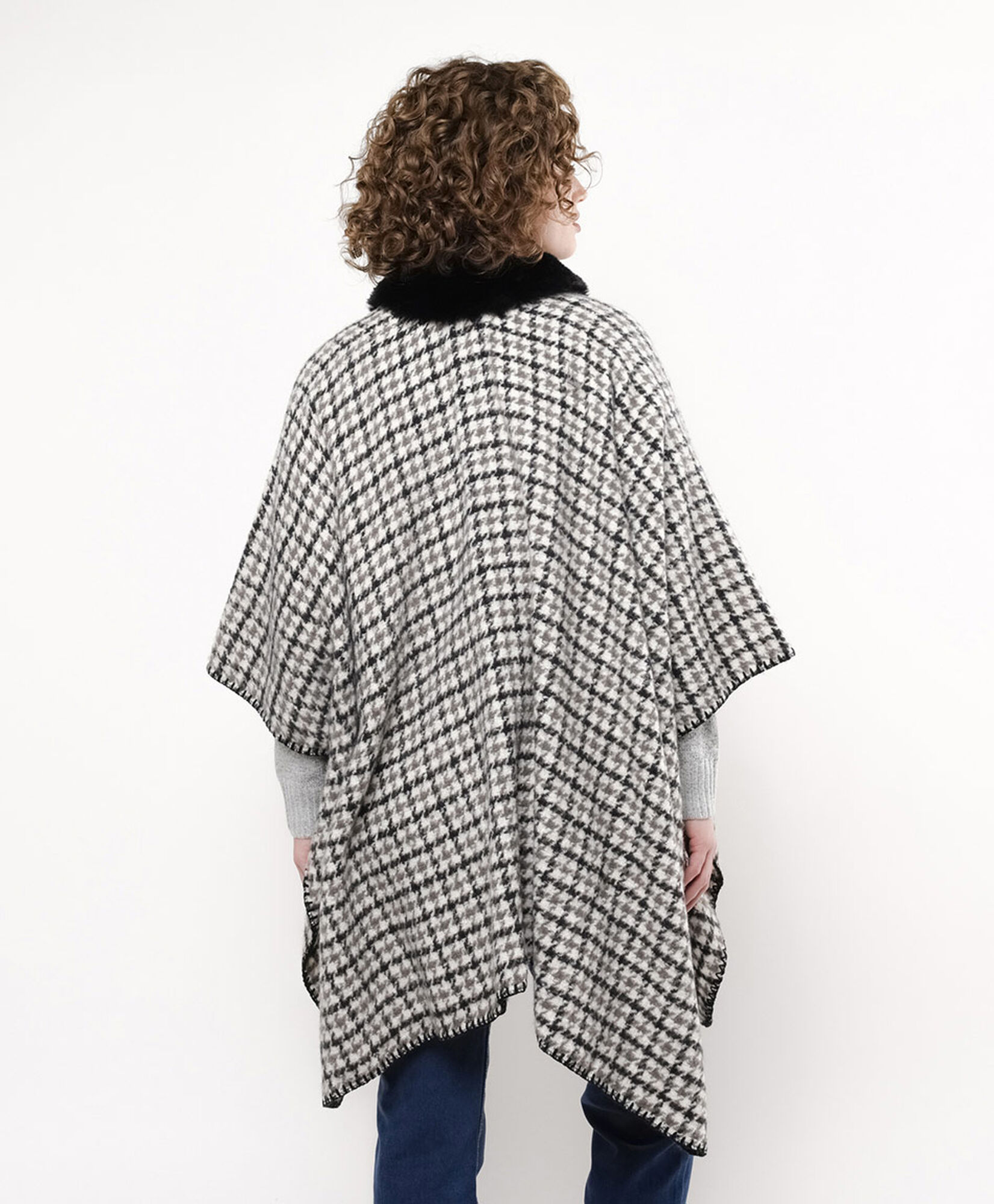 Poncho mujer cuadros reversible Poncho mujer cuadros reversible