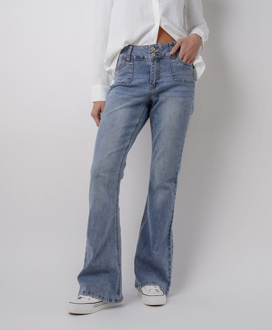 Jeans mujer flare bolsillos peque&ntilde;os