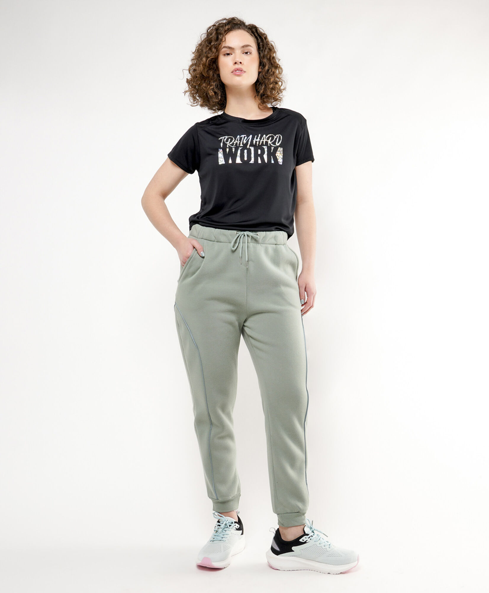 Pantalón deportivo mujer verde costuras Pantalón deportivo mujer verde costuras