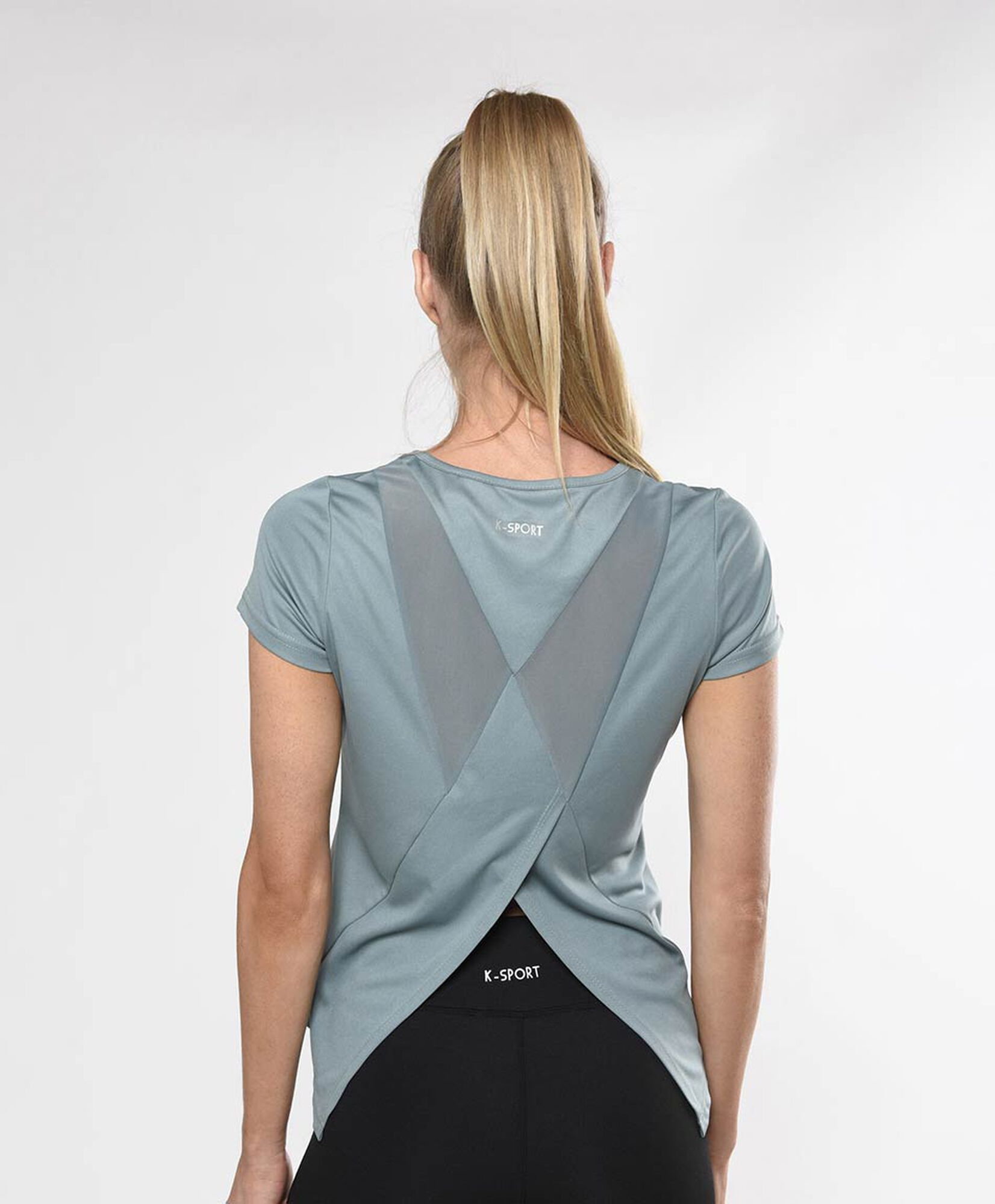 Polera deportiva mujer espalda mesh cruzada Polera deportiva mujer espalda mesh cruzada