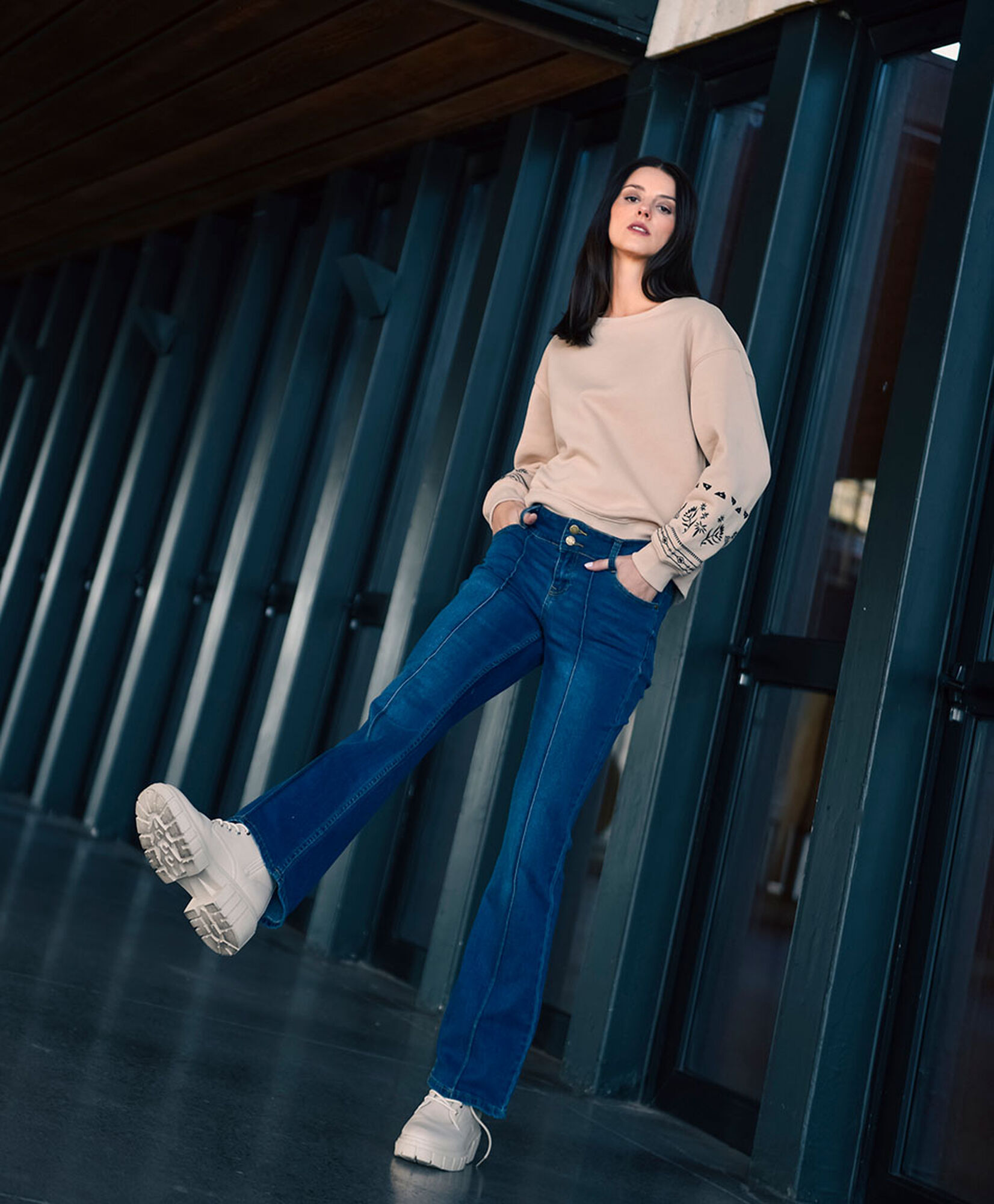 Jeans mujer costuras frontales flare Jeans mujer costuras frontales flare