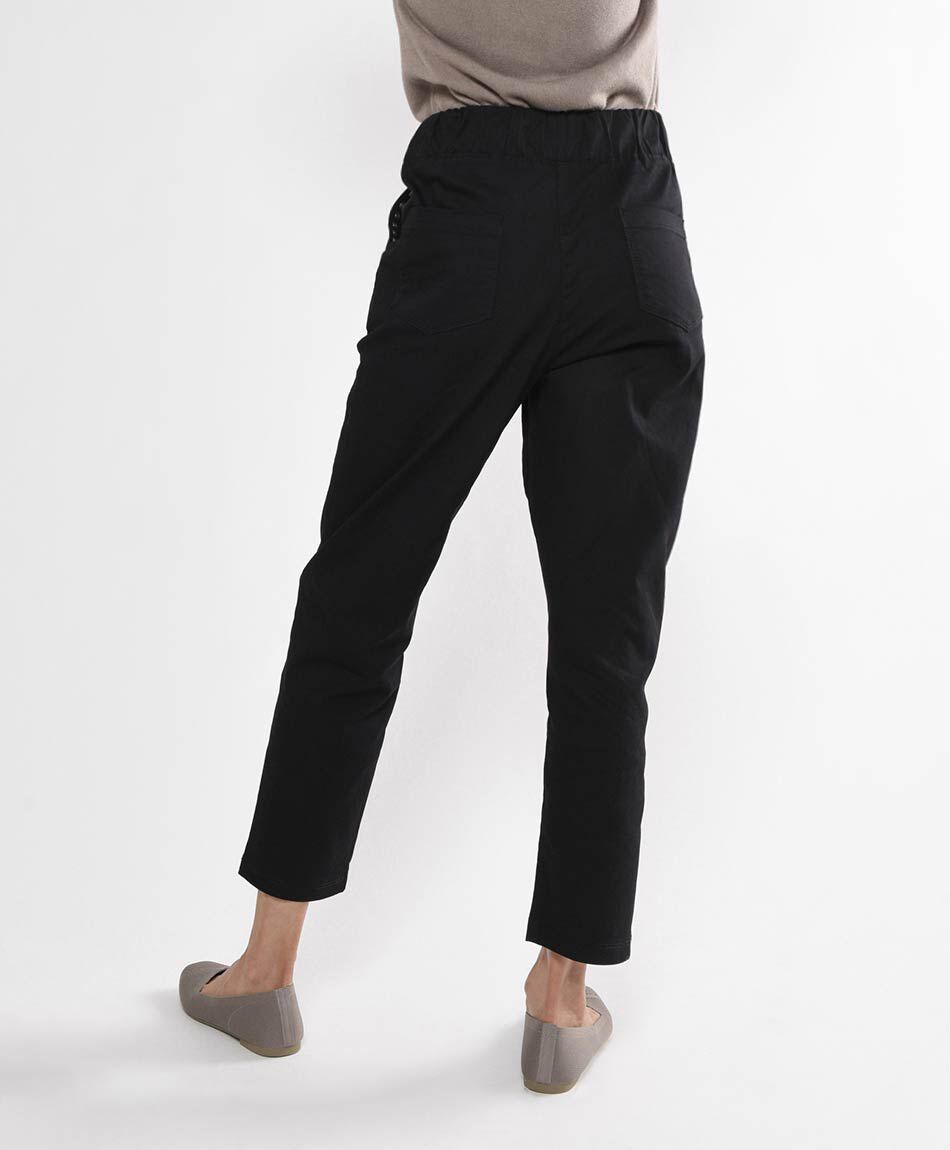 Pantal&oacute;n mujer tachas en bolsillos