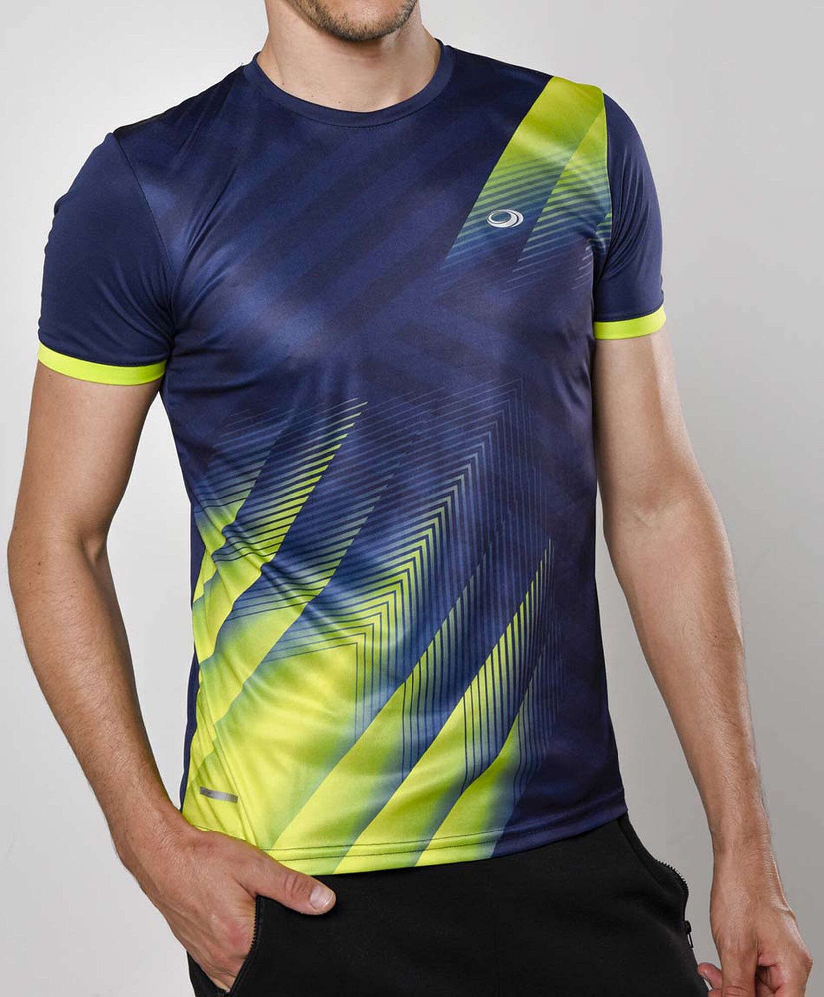 Polera deportiva manga corta cuello redondo Polera deportiva manga corta cuello redondo