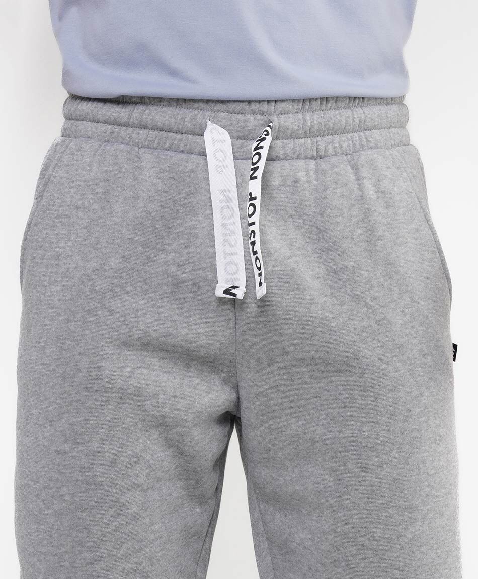 Pantal&oacute;n deportivo hombre liso gris