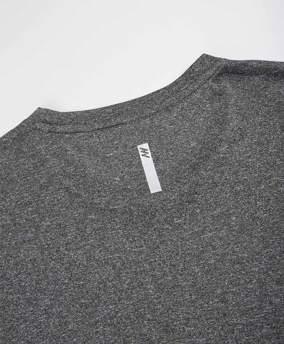 Polera deportiva hombre l&iacute;neas gris