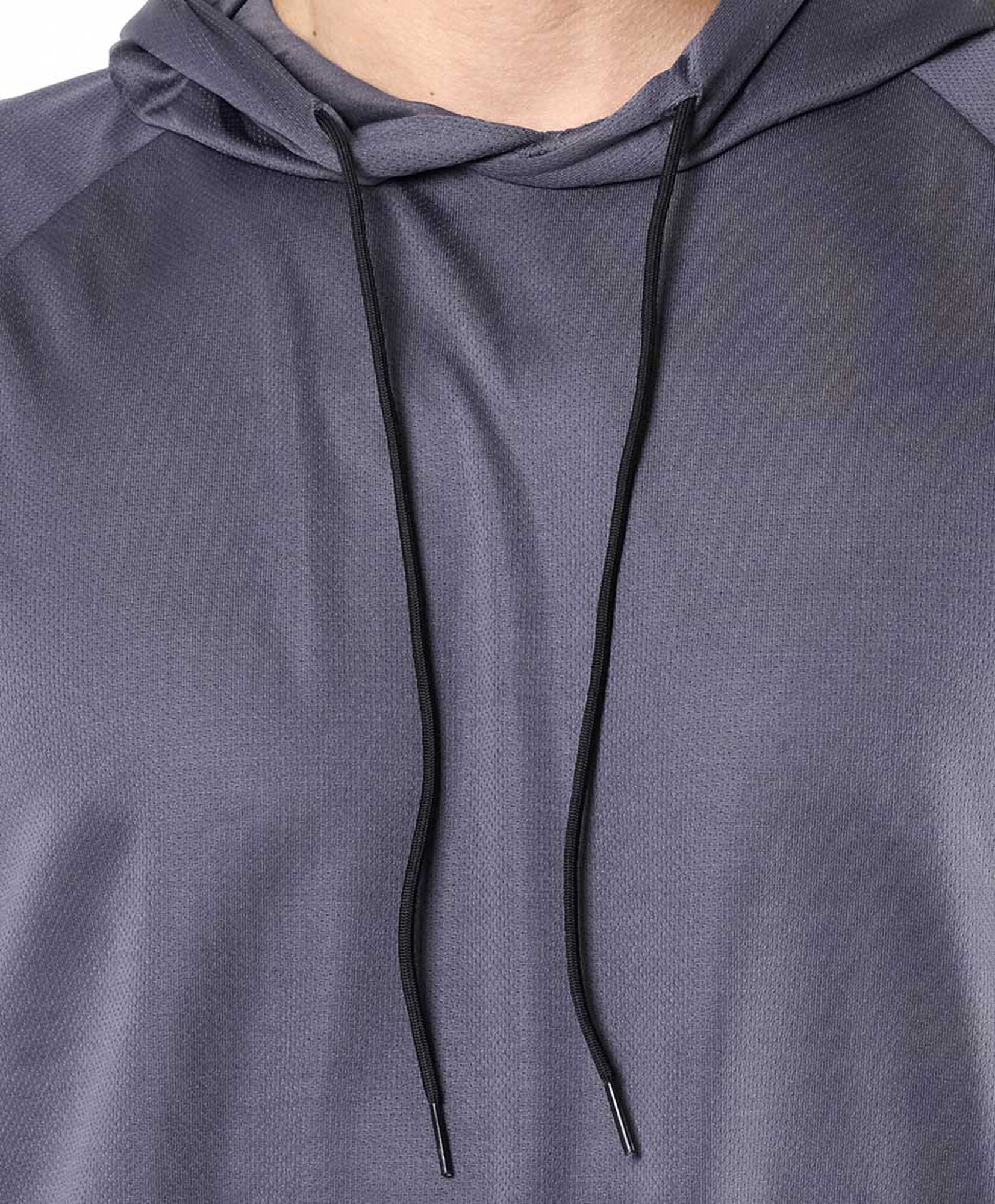 Polera deportiva hombre con gorro Polera deportiva hombre con gorro