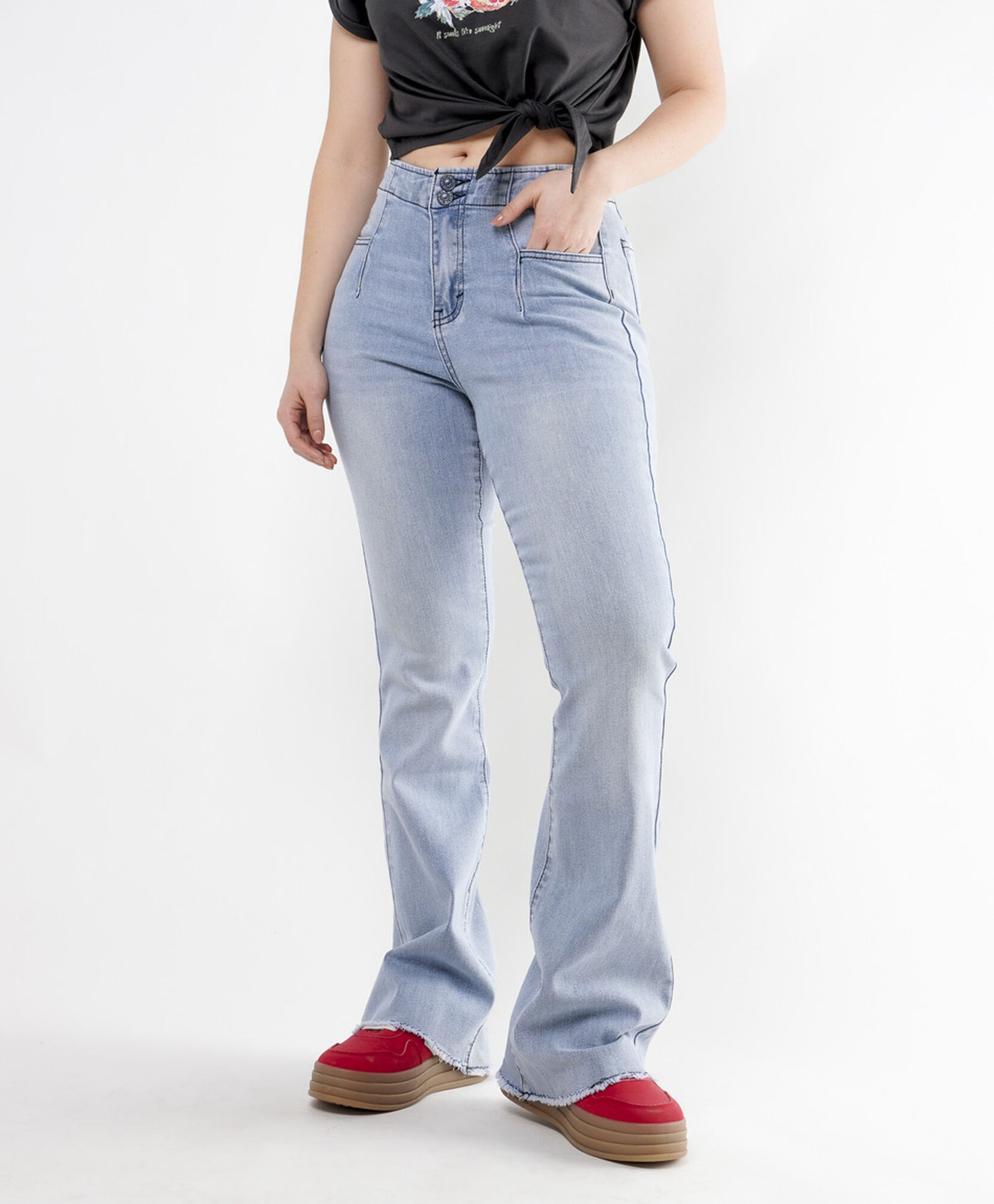 Jeans mujer pinzas delanteras flare Jeans mujer pinzas delanteras flare