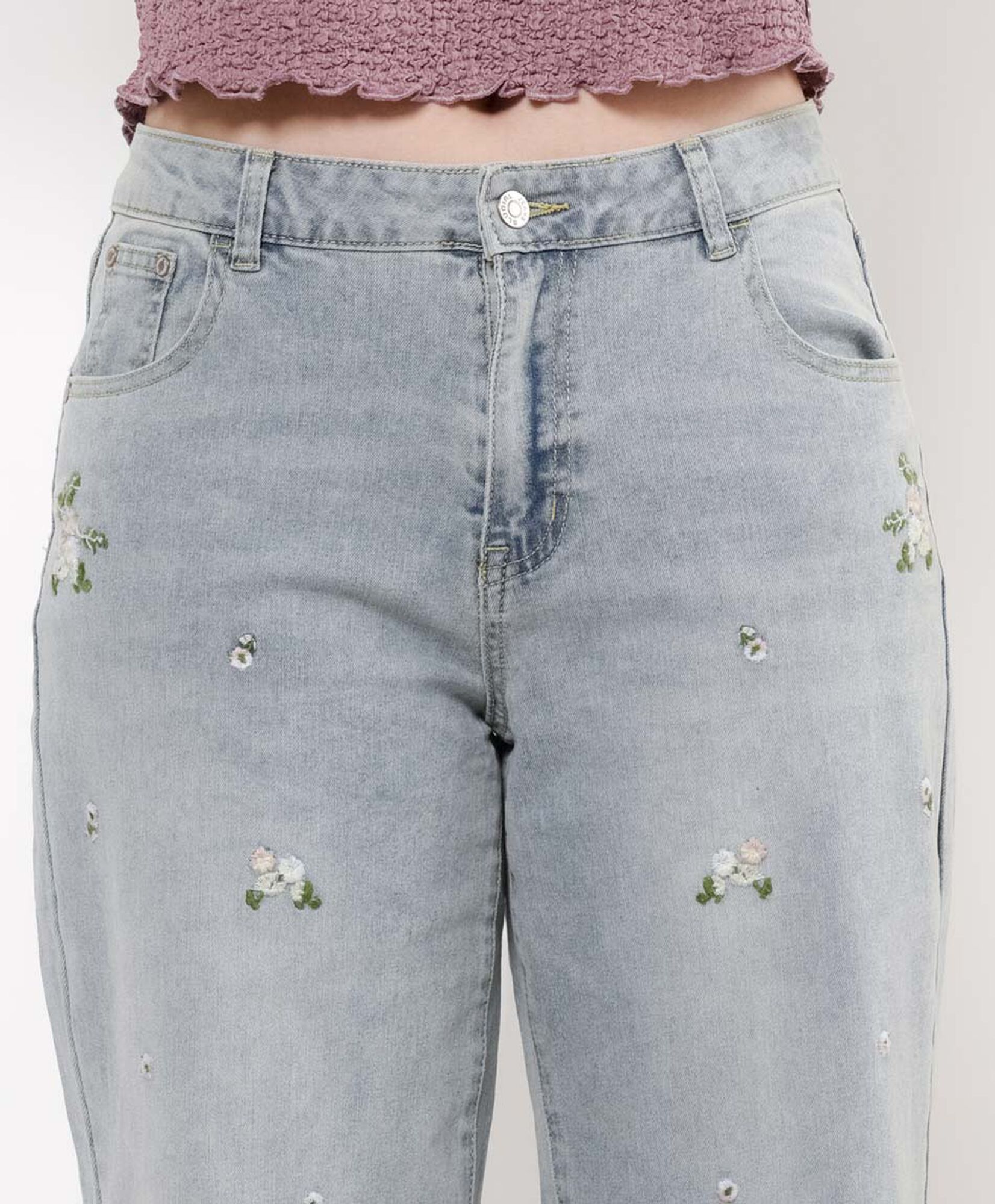 Jeans mujer florcitas bordadas Jeans mujer florcitas bordadas