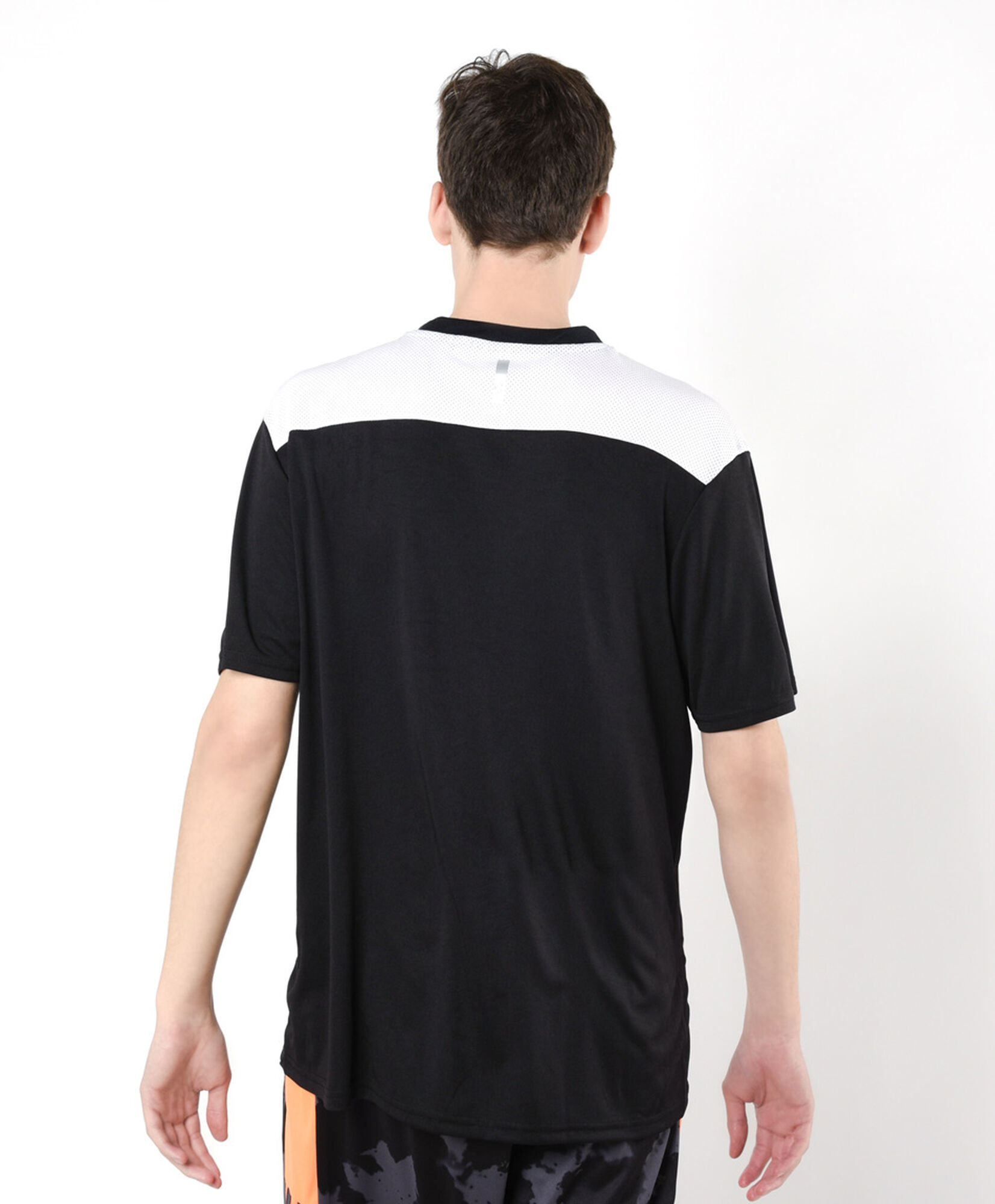 Polera deportiva hombre bicolor cuello en v Polera deportiva hombre bicolor cuello en v