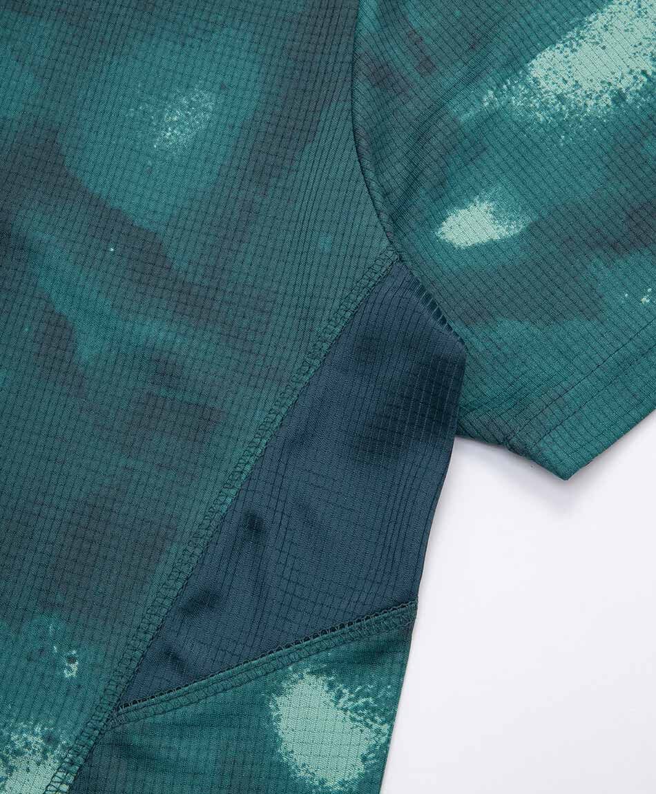 Polera deportiva hombre contraste green