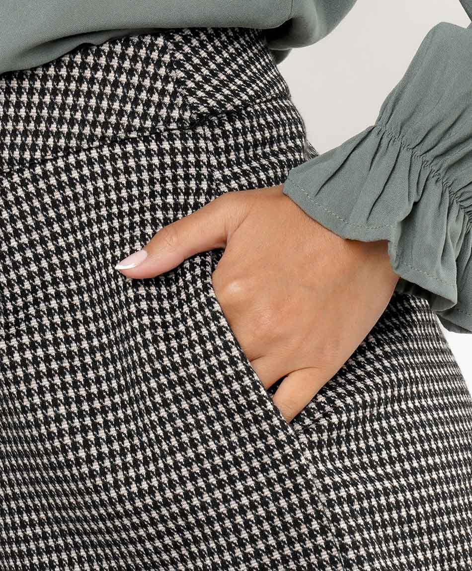 Short mujer dise&ntilde;o punto