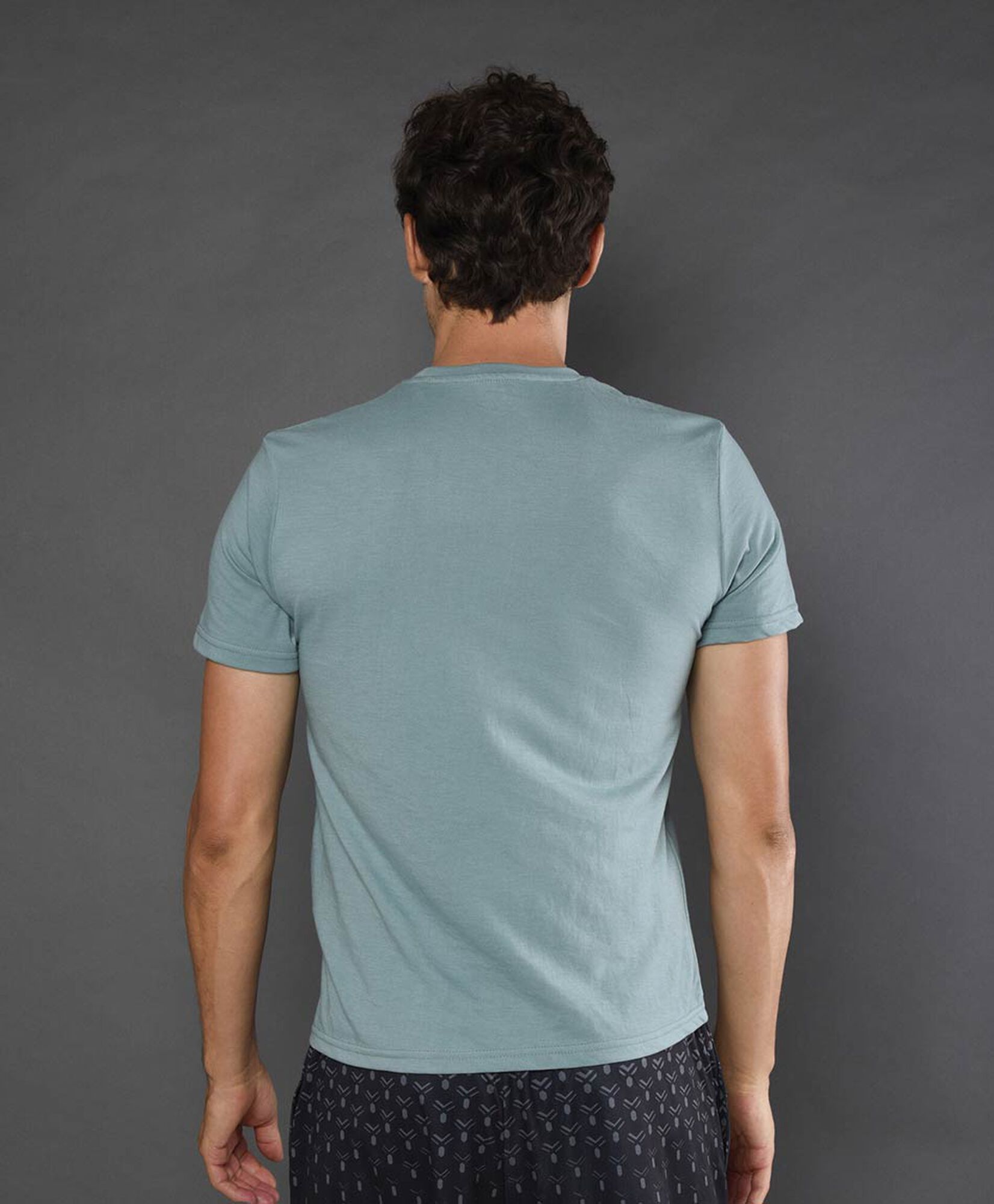 Polera deportiva hombre estampado calle Polera deportiva hombre estampado calle