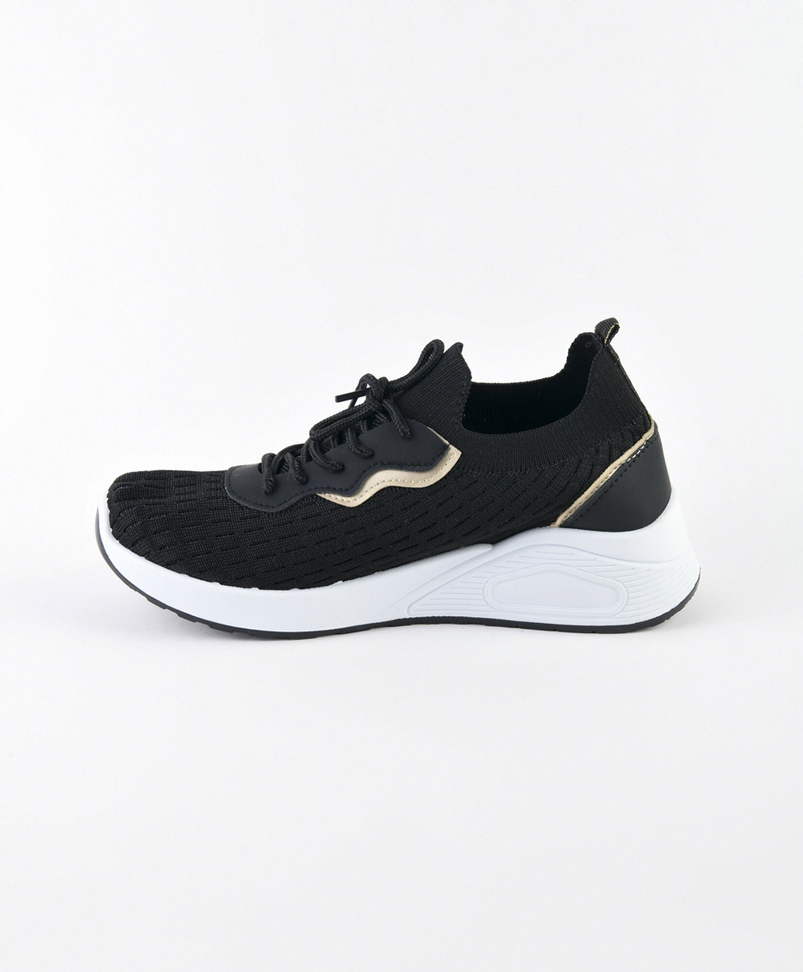 Zapatilla mujer plataforma detalles dorados Zapatilla mujer plataforma detalles dorados