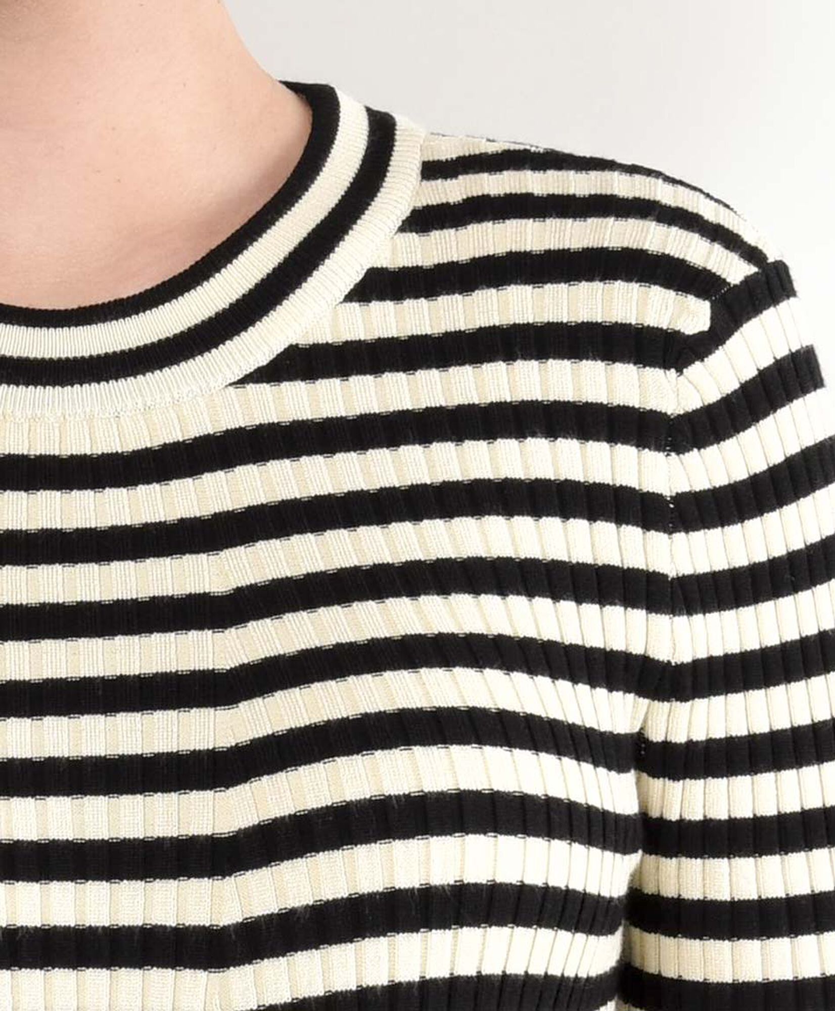 Sweater mujer líneas ajustado Sweater mujer líneas ajustado