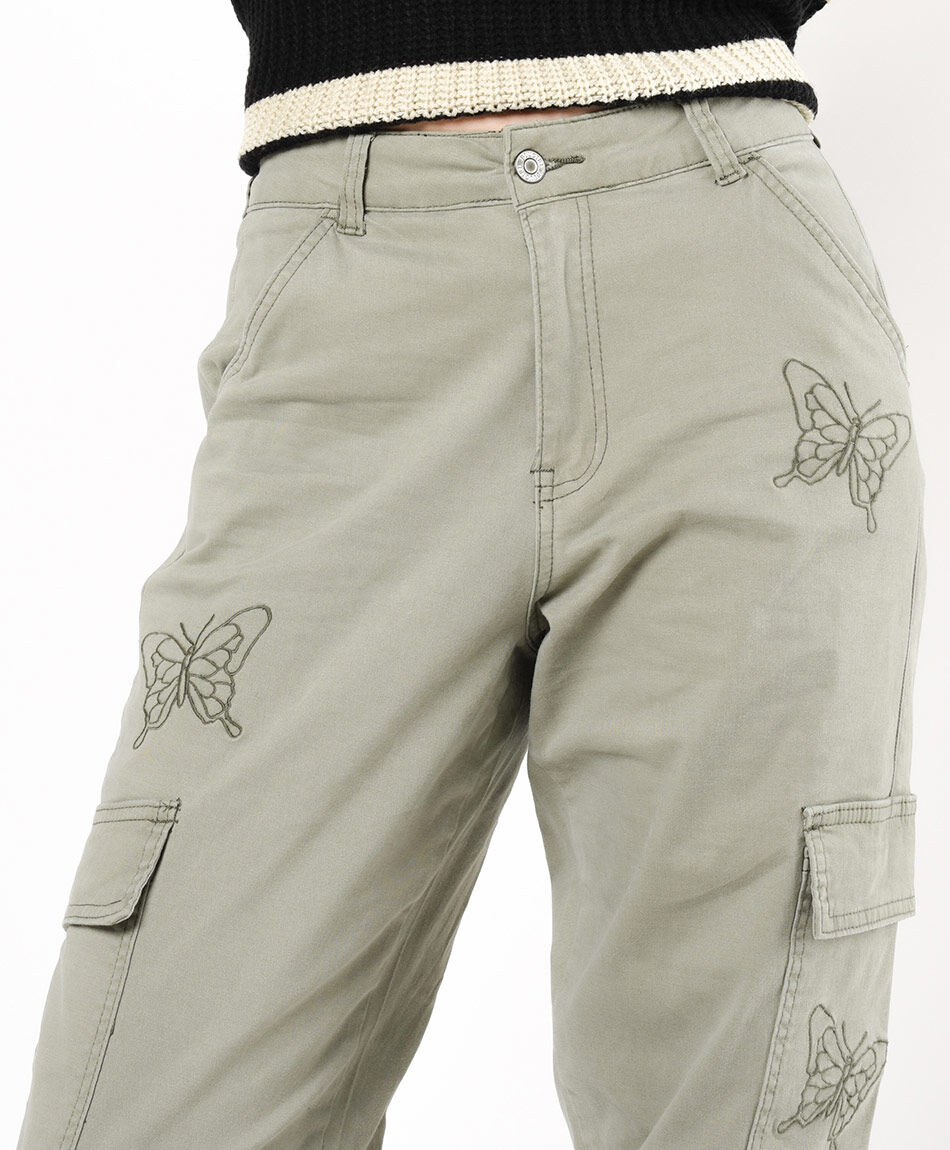 Pantal&oacute;n mujer cargo bordado
