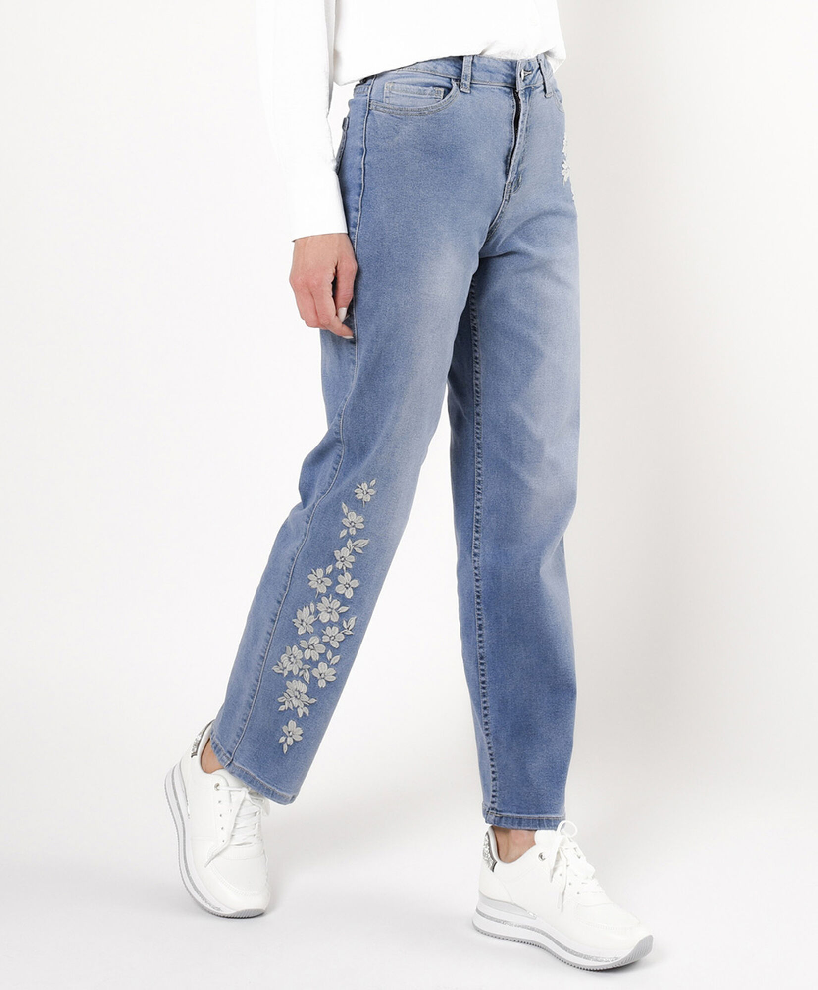 Jeans mujer flores bordadas Jeans mujer flores bordadas