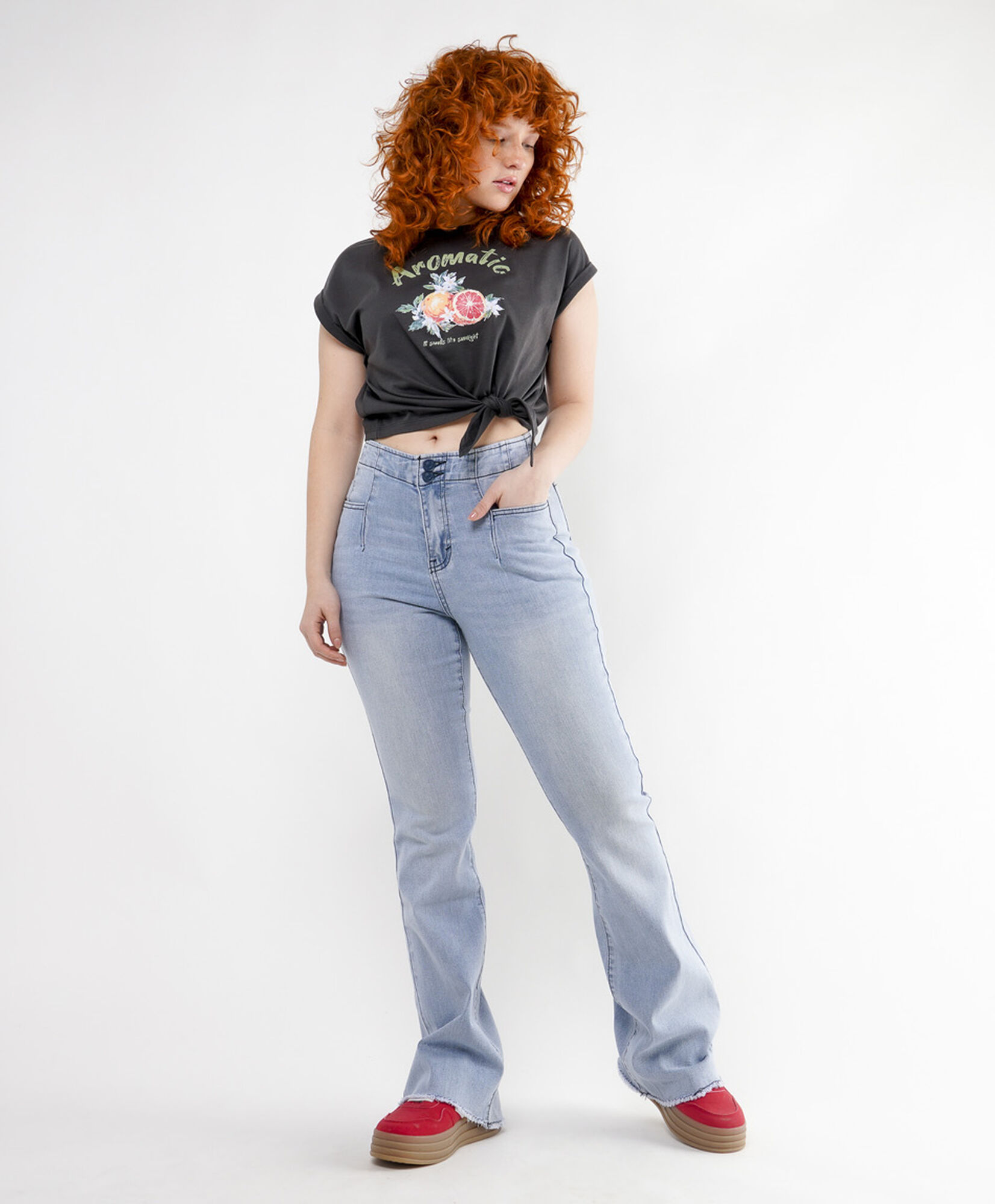 Jeans mujer pinzas delanteras flare Jeans mujer pinzas delanteras flare