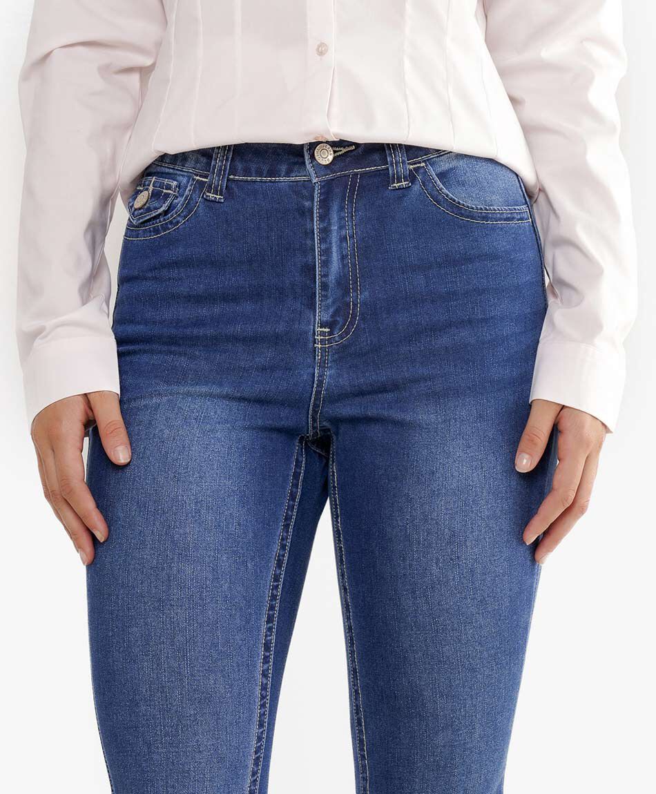 Jeans mujer flare detalles  bordados