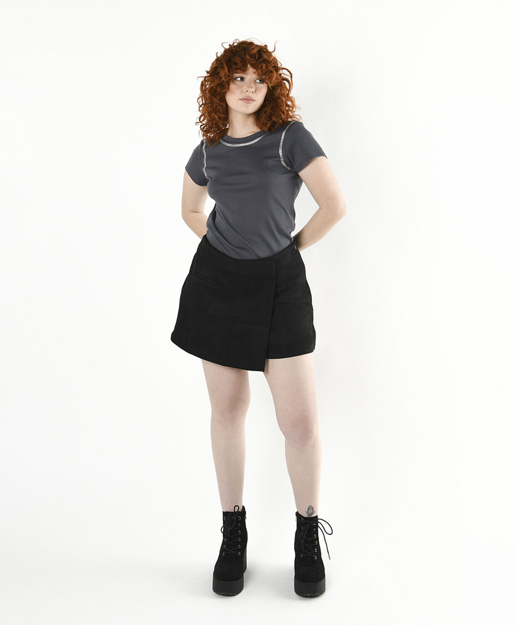 Mini falda mujer suede short negro Mini falda mujer suede short negro