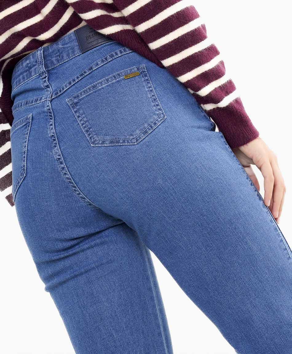 Jeans mujer flare tiro alto estructurado