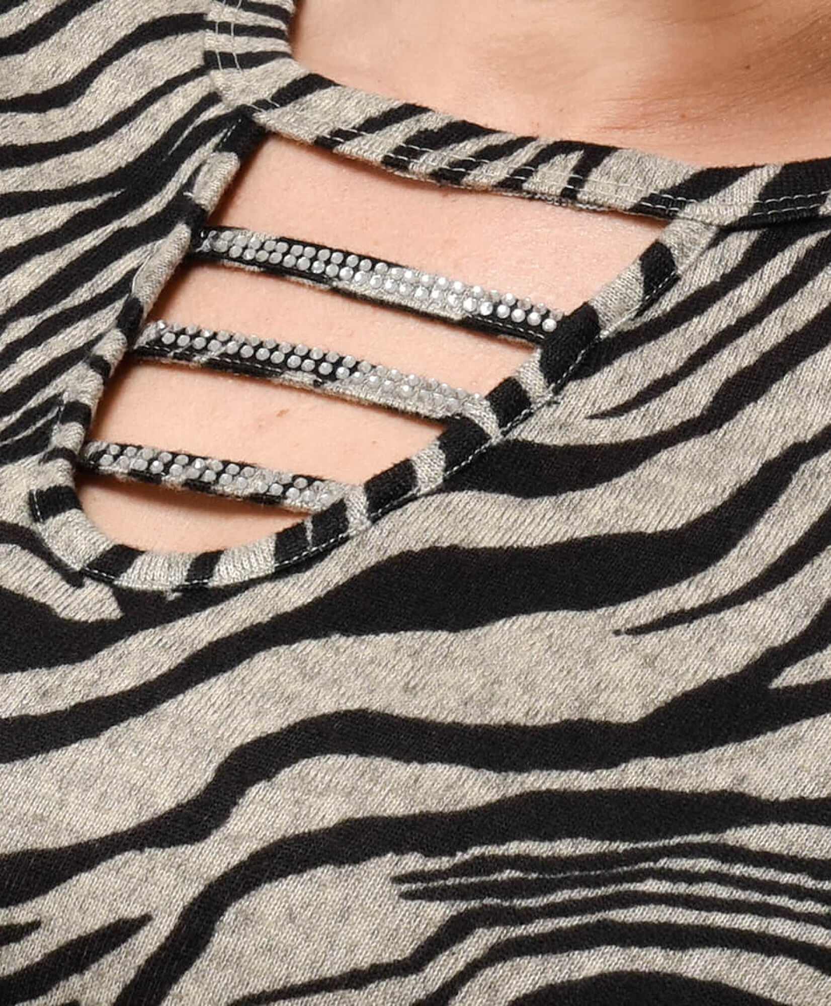 Polera mujer brillos en cuello Polera mujer brillos en cuello