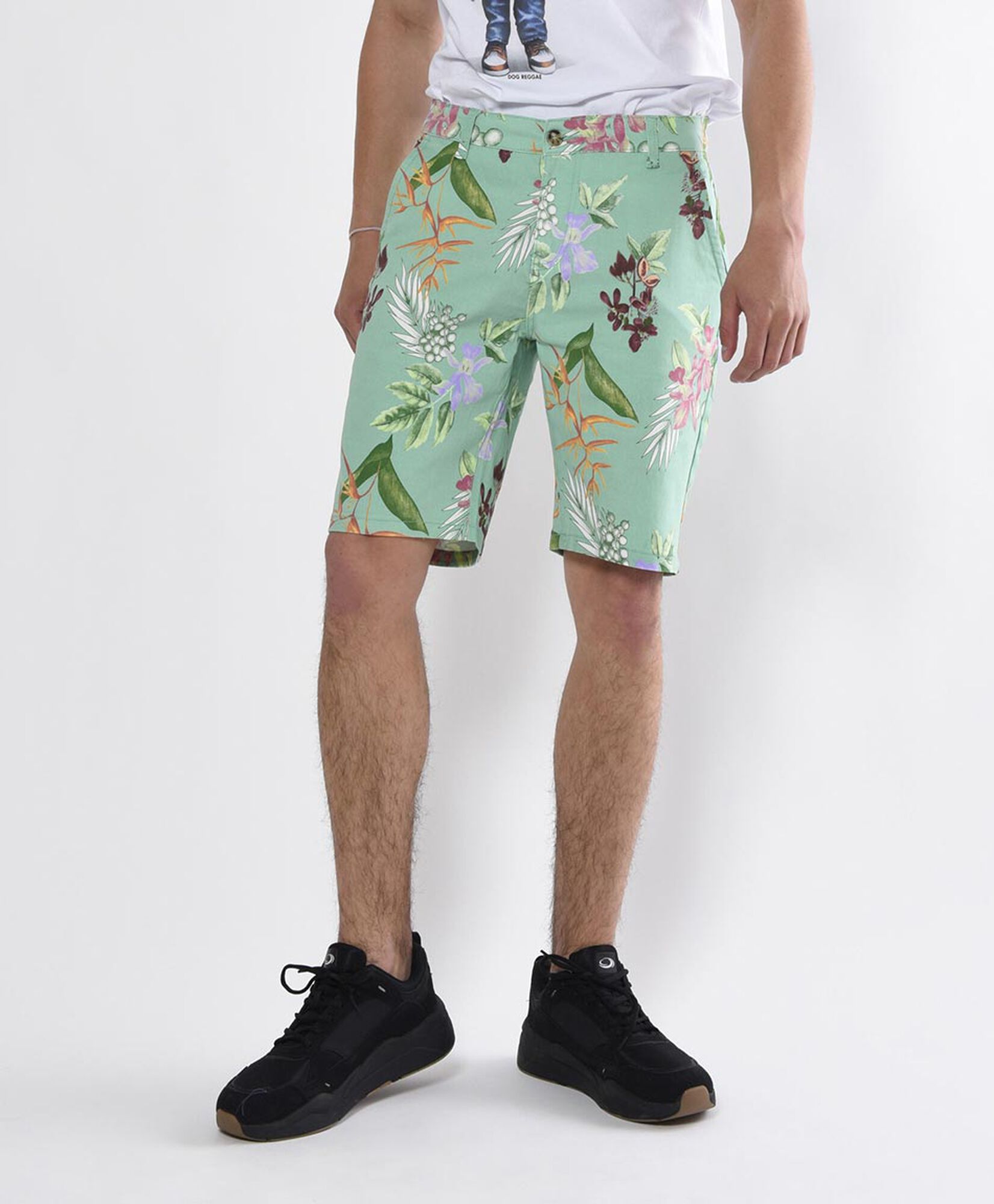 Bermuda hombre hojas y flores Bermuda hombre hojas y flores