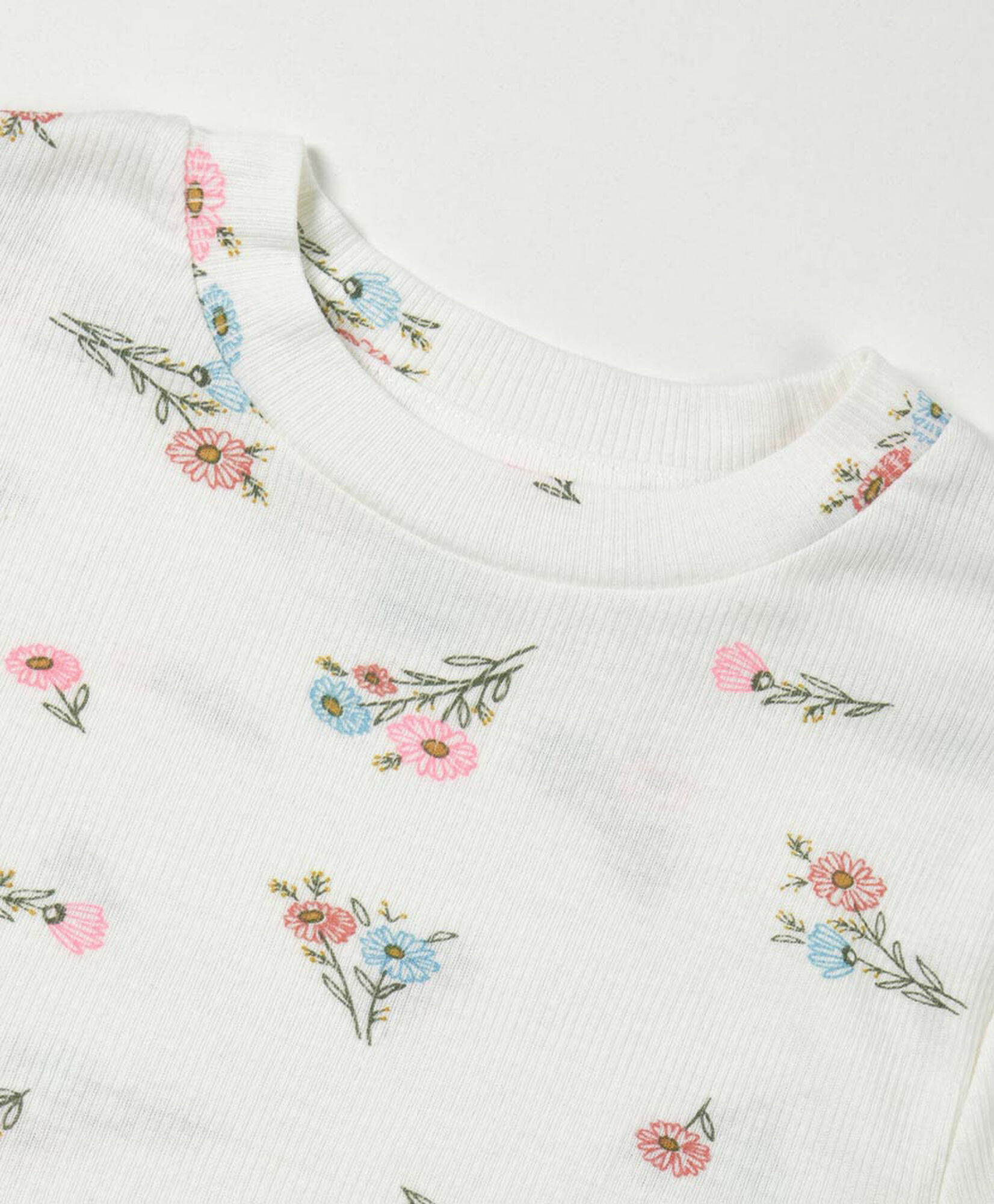 Polera niña ramos de flores Polera niña ramos de flores