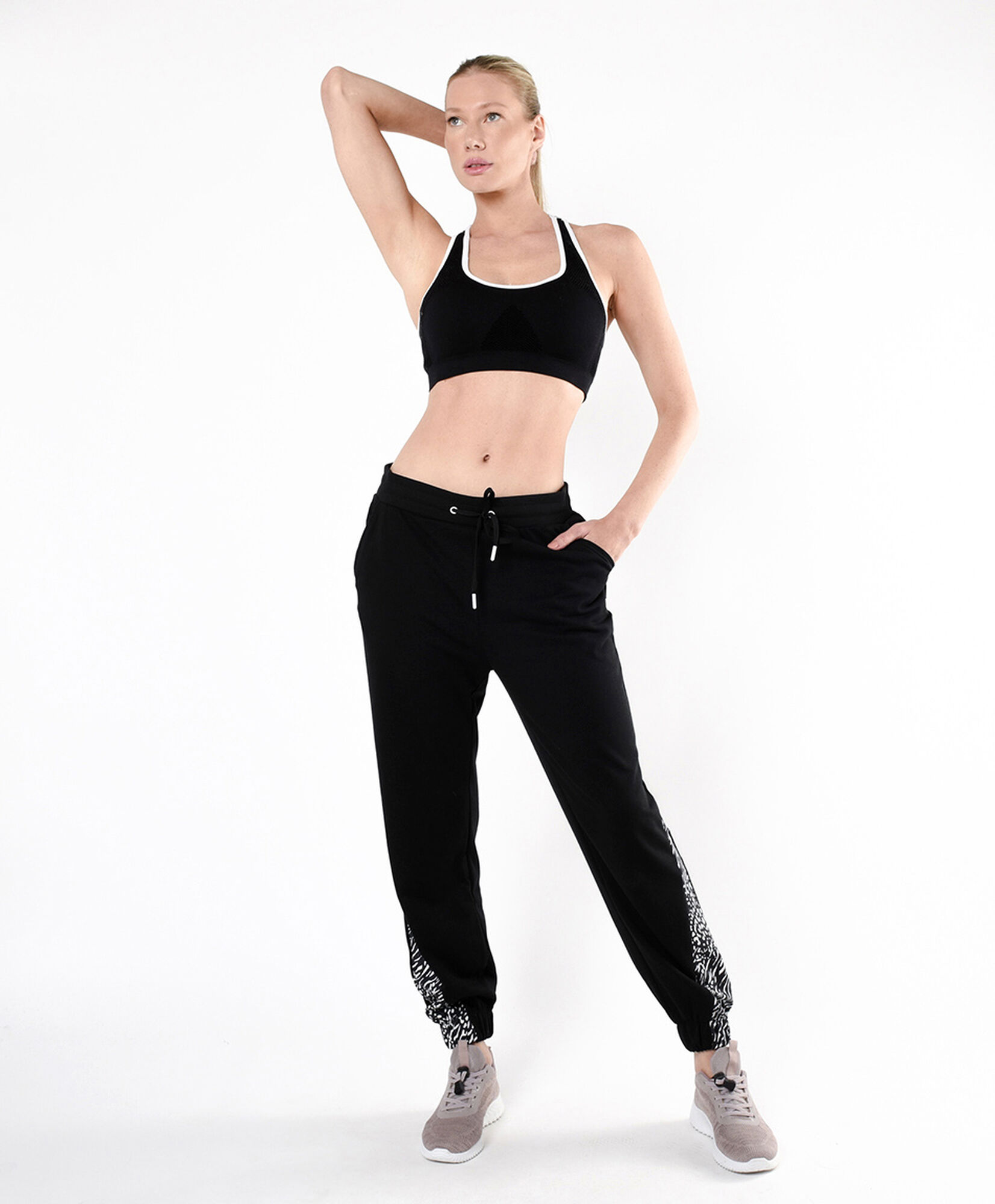 Pantalón deportivo mujer corte animal print Pantalón deportivo mujer corte animal print