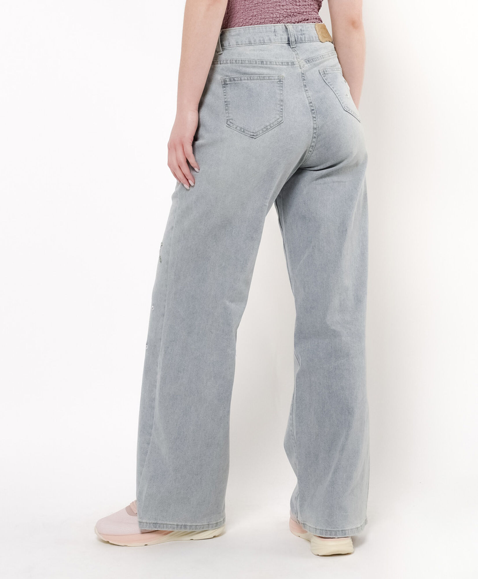 Jeans mujer florcitas bordadas Jeans mujer florcitas bordadas
