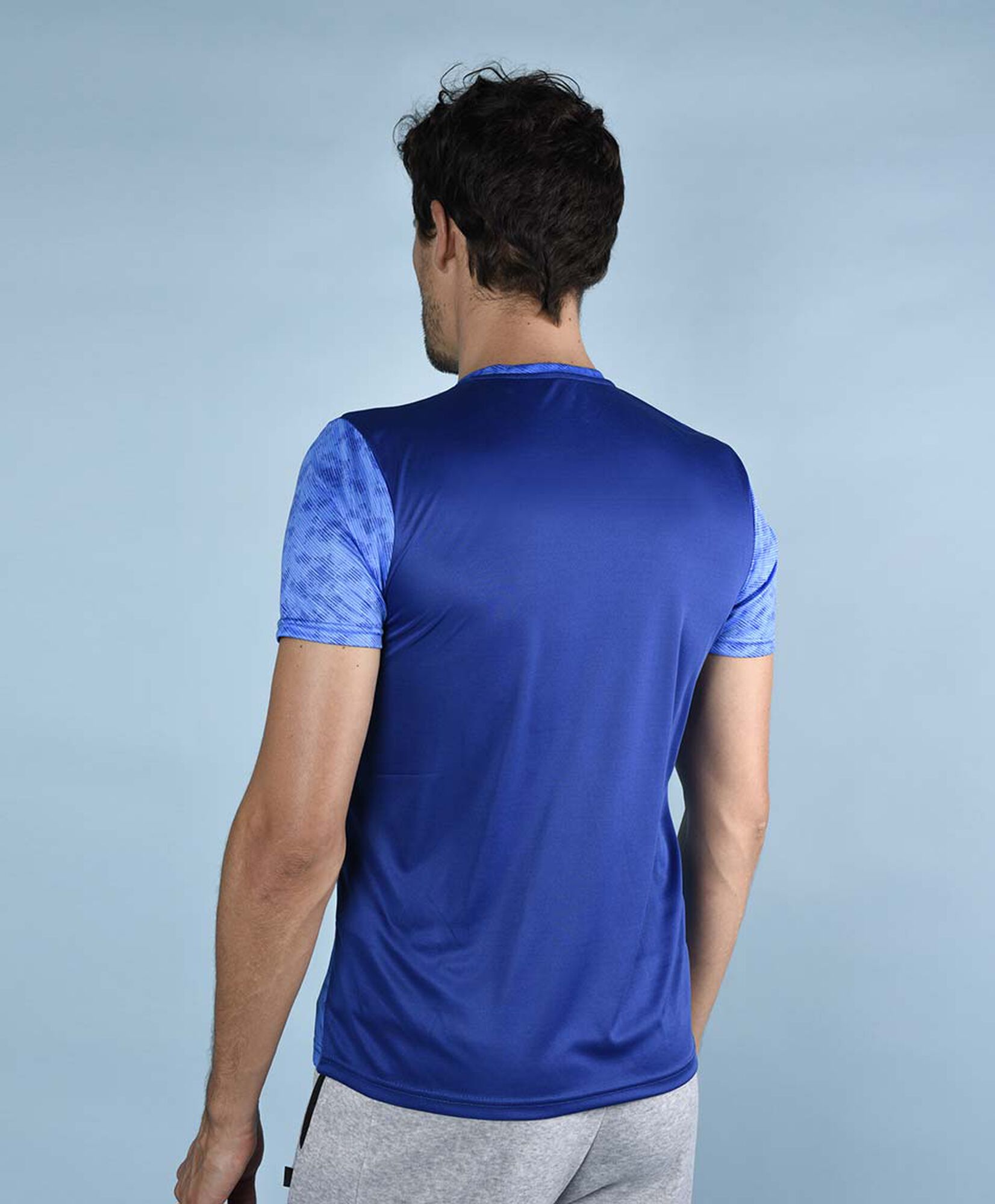 Polera deportiva manga corta cuello redondo Polera deportiva manga corta cuello redondo
