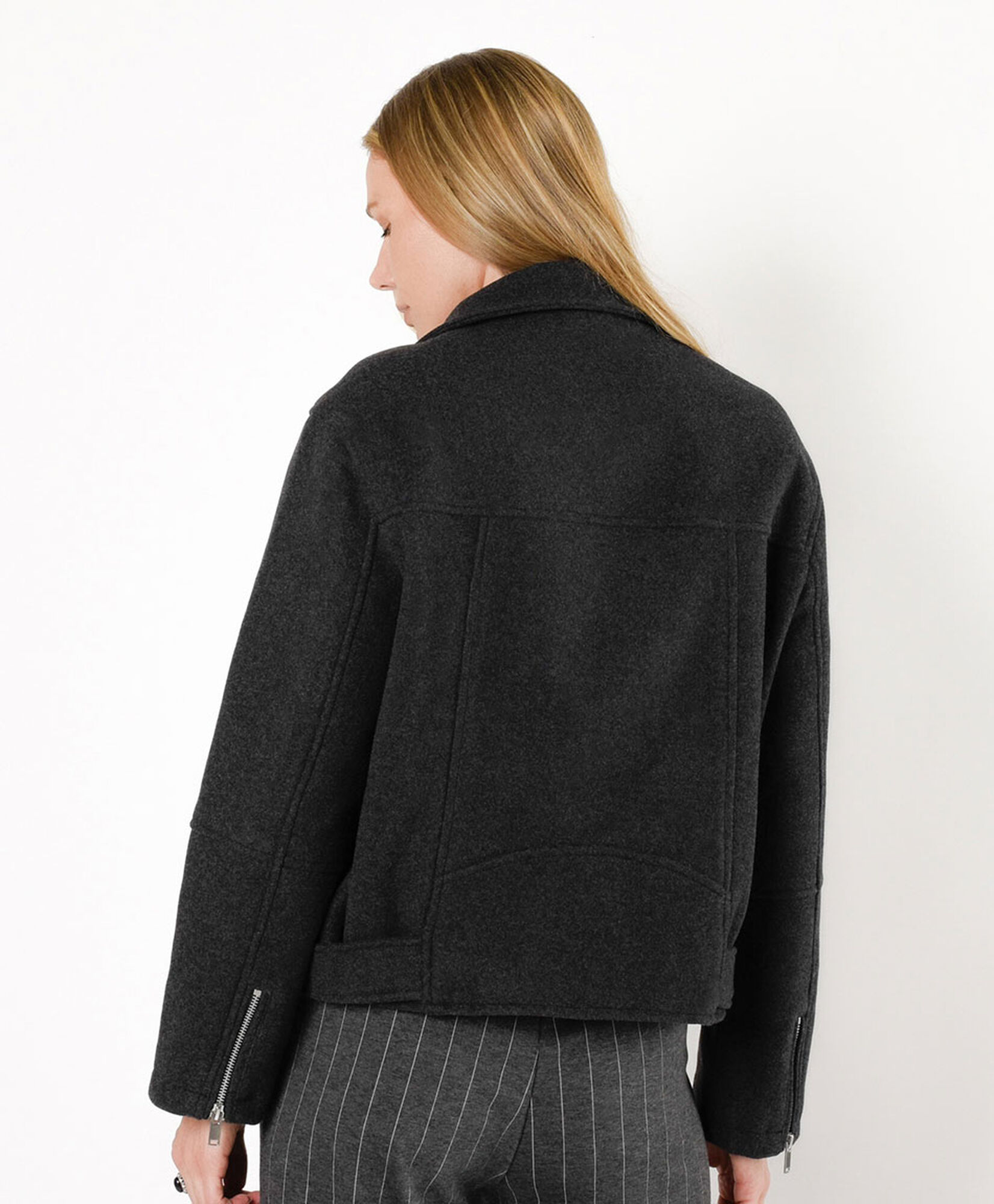 Chaqueta mujer con cinturón crop Chaqueta mujer con cinturón crop