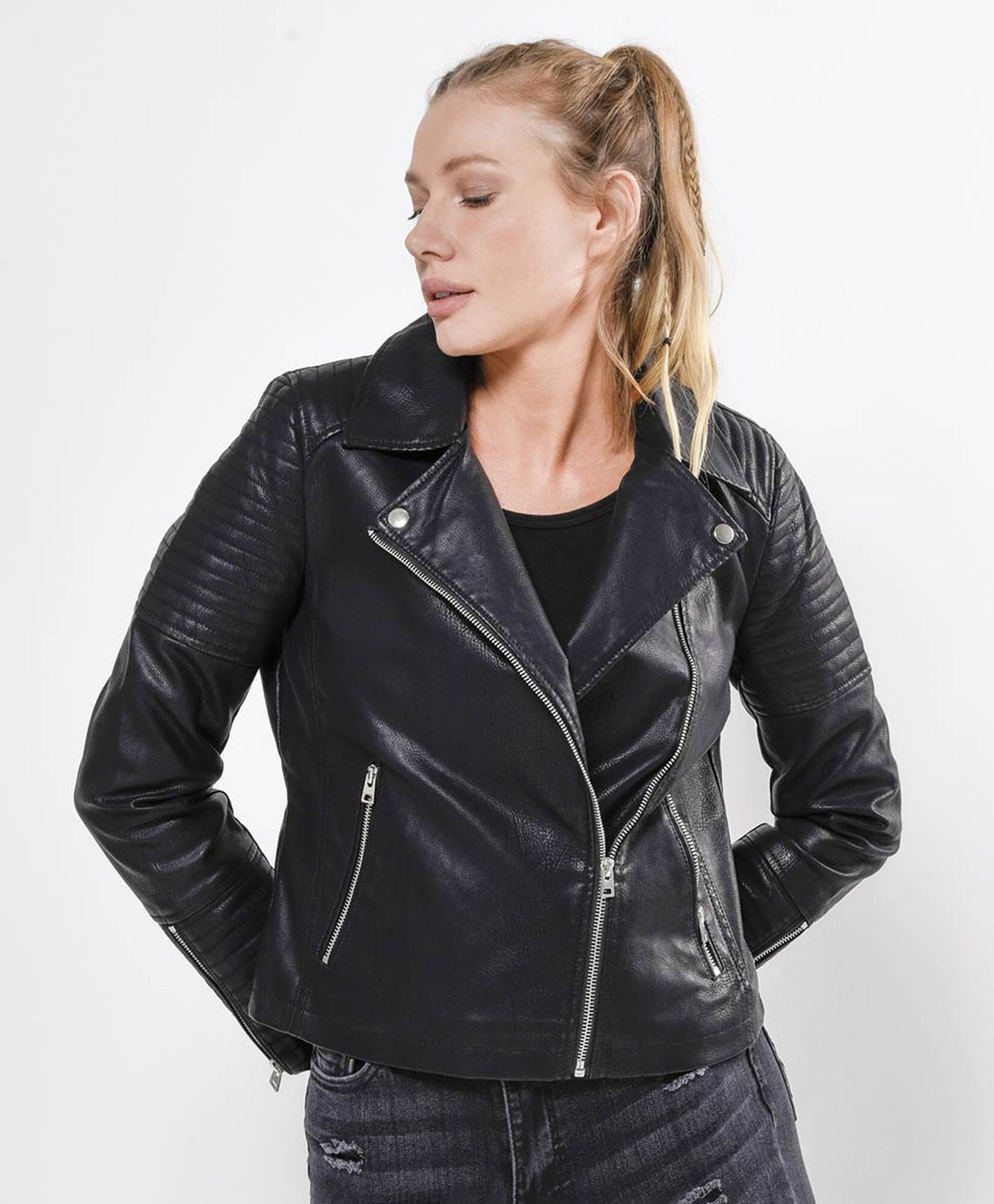 Chaqueta mujer cuerina texturizada Chaqueta mujer cuerina texturizada