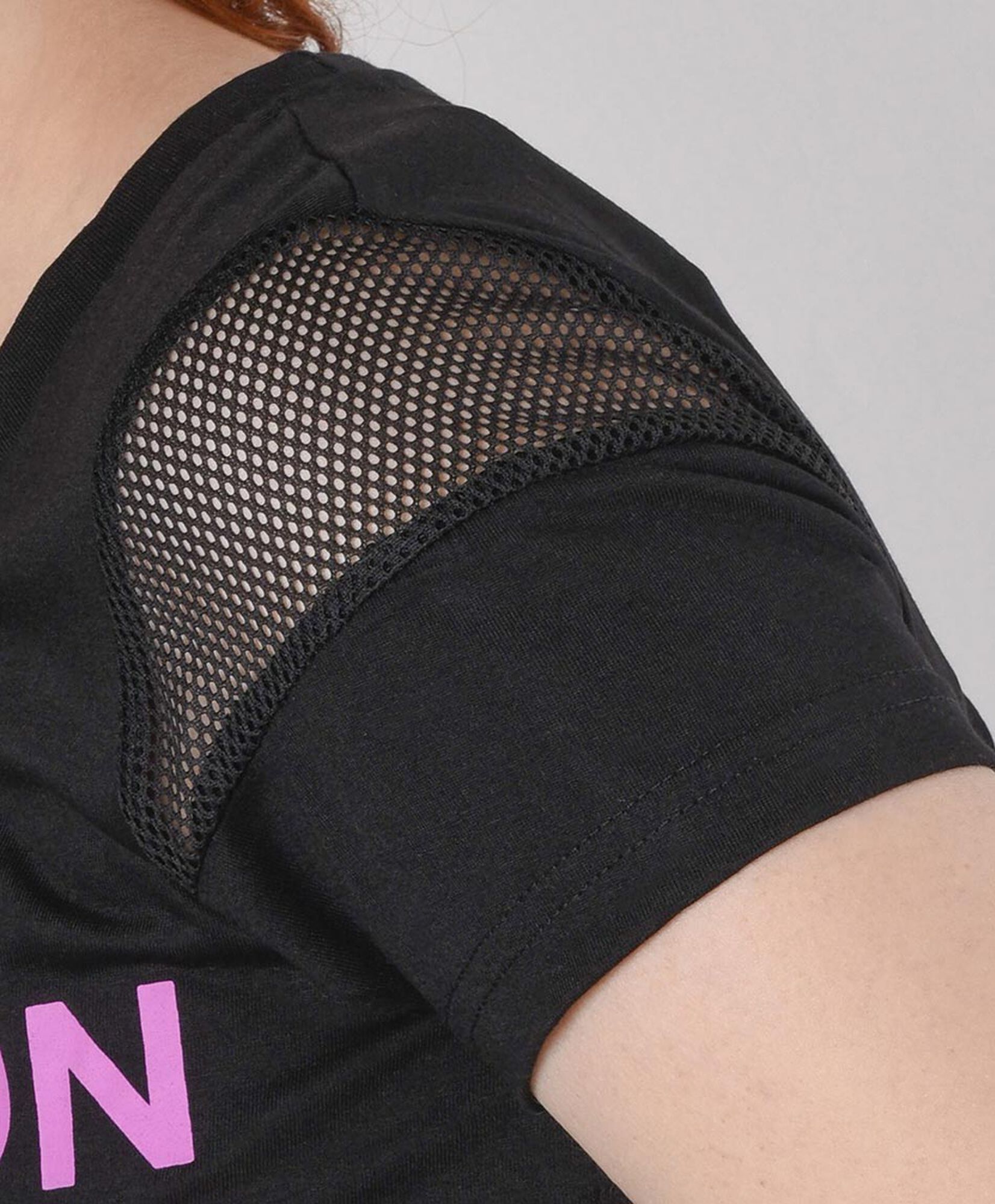 Polera deportiva mujer espalda abierta Polera deportiva mujer espalda abierta