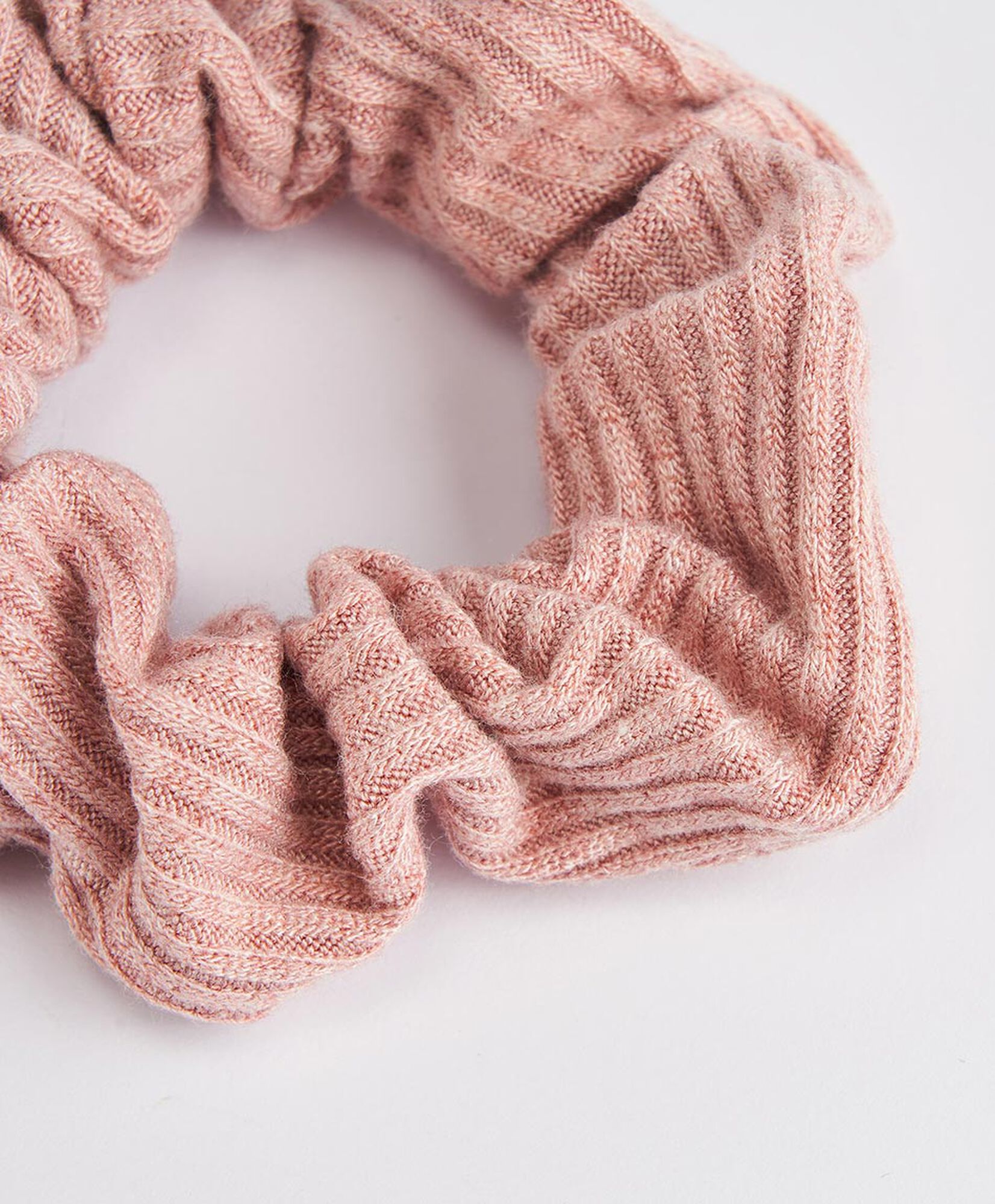 Set 3 scrunchies mujer textura Set 3 scrunchies mujer textura