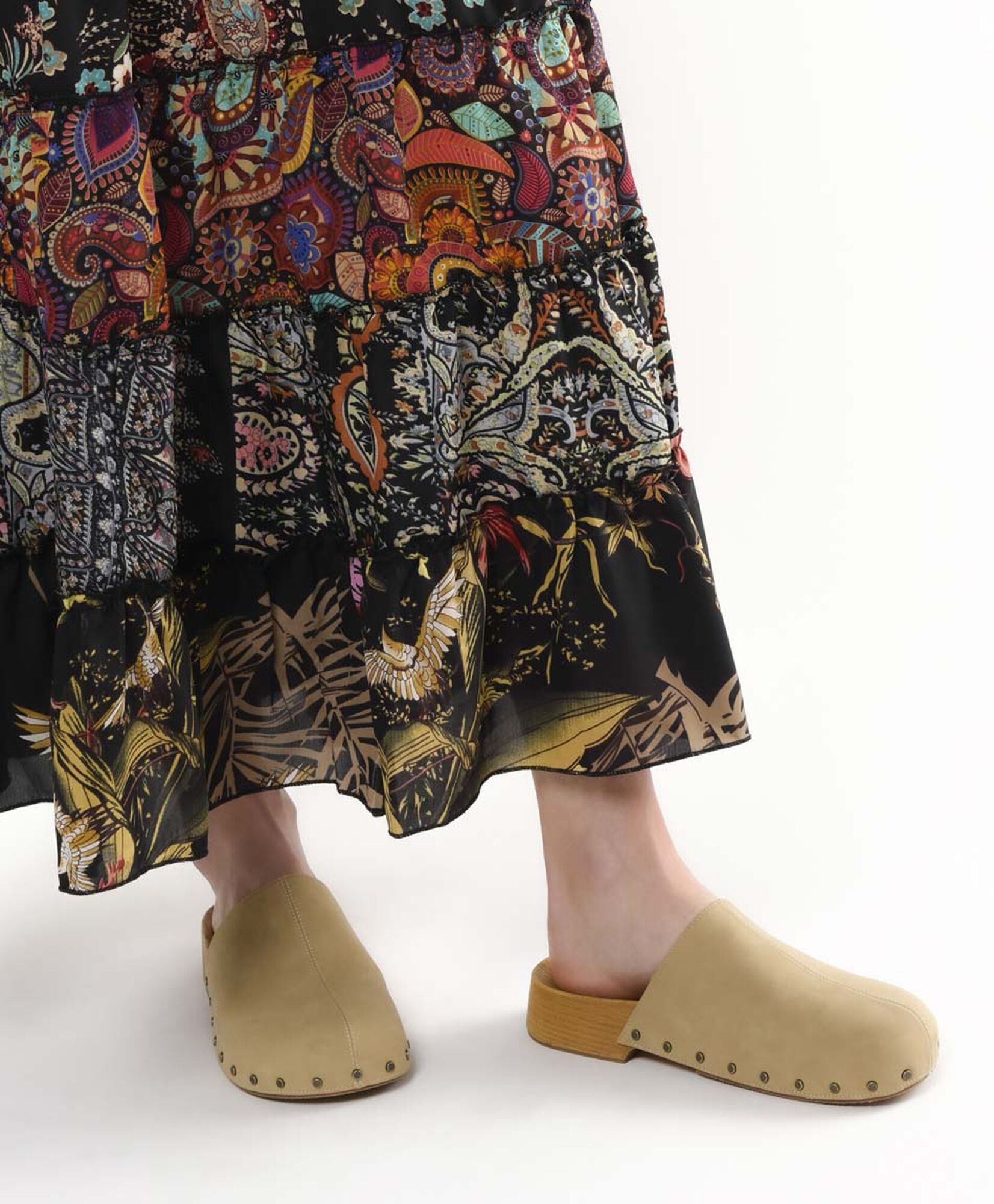 Sandalia mujer zueco tachas Sandalia mujer zueco tachas