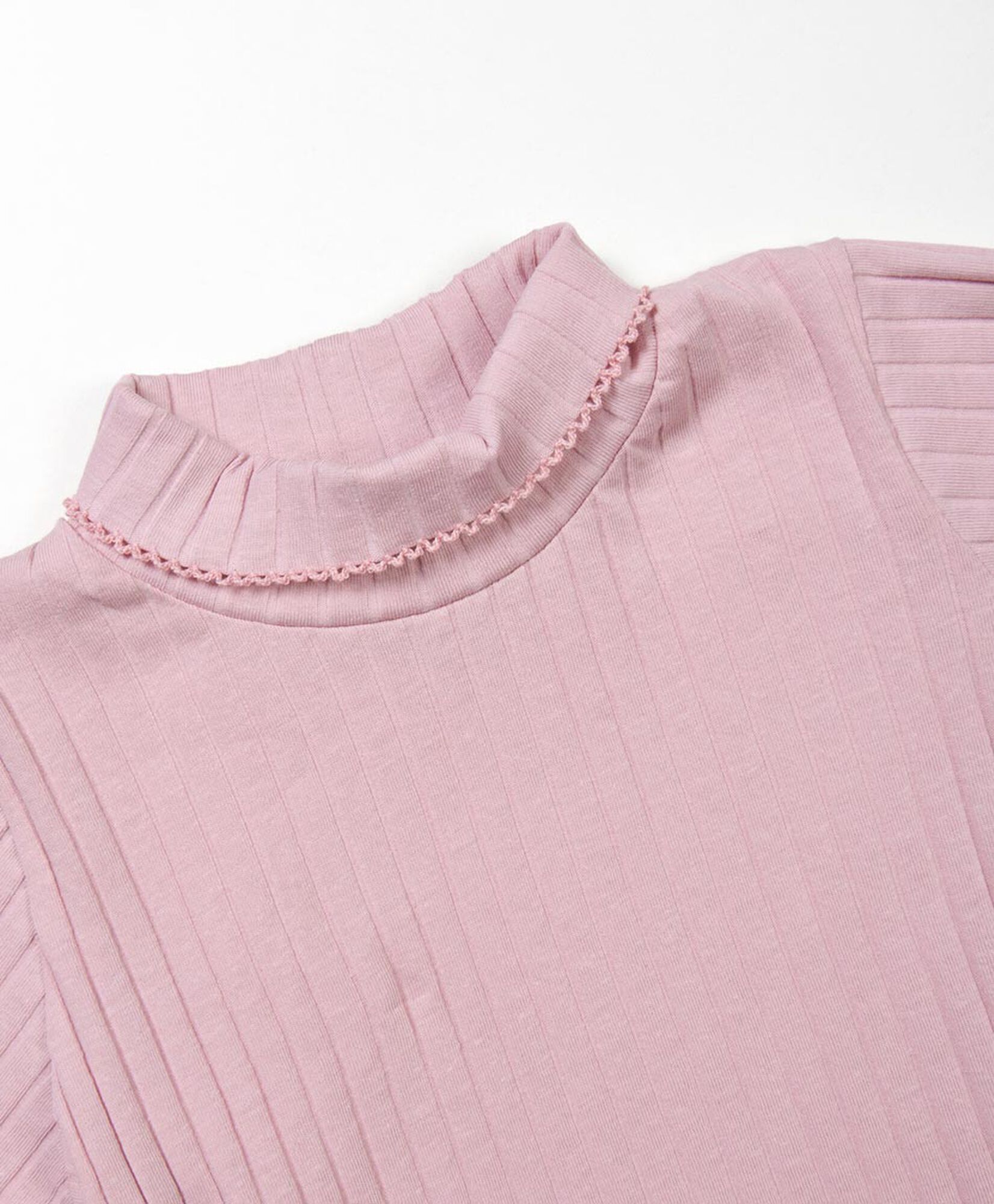 Polera bebé acanalada cuello alto Polera bebé acanalada cuello alto