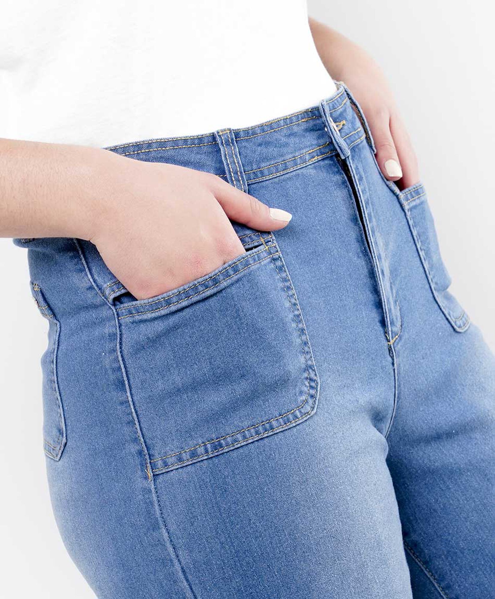 Jeans mujer con bolsillos parche wide Jeans mujer con bolsillos parche wide