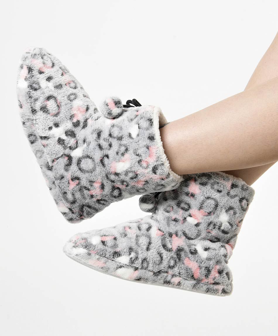 Pantufla mujer animal print ca&ntilde;a alta