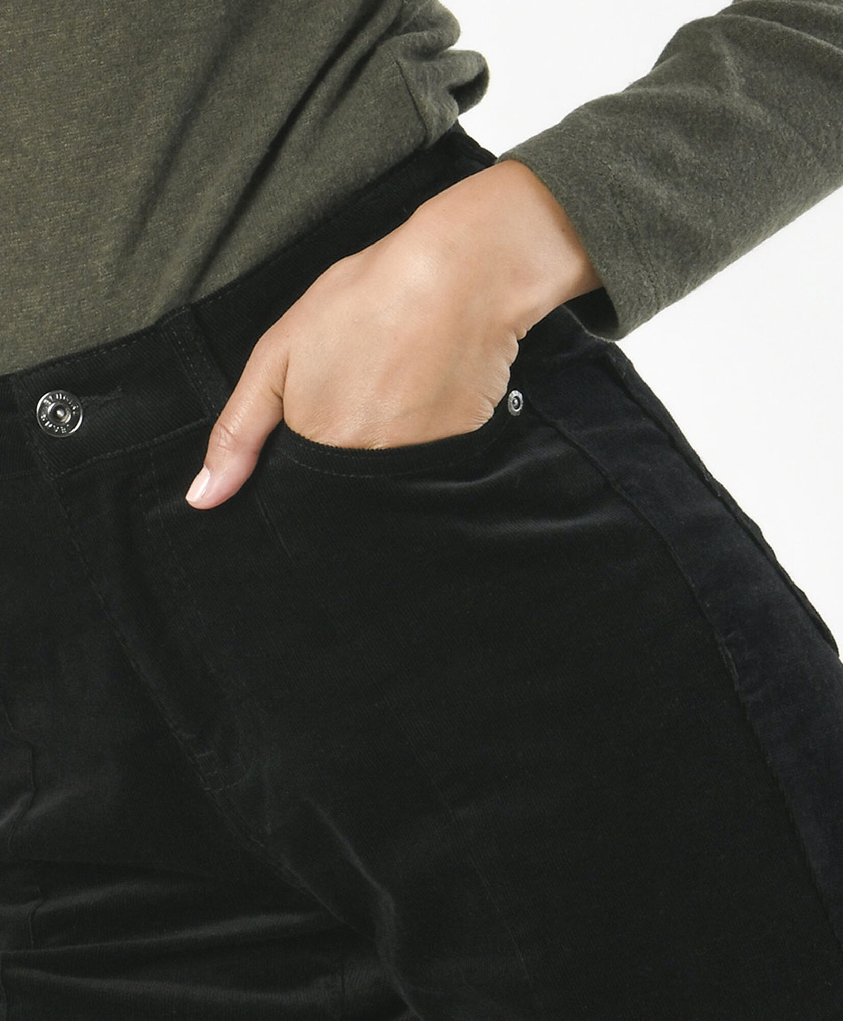 Pantalón mujer corderoy basta abierta negro Pantalón mujer corderoy basta abierta negro