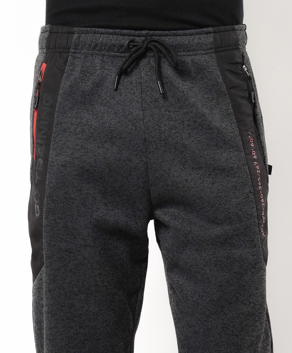 Pantal&oacute;n de buzo hombre detalles naranjos