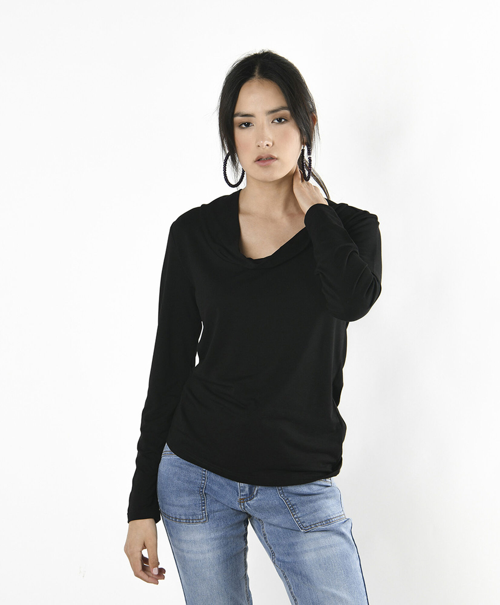 Polera mujer lisa cuello amplio Polera mujer lisa cuello amplio