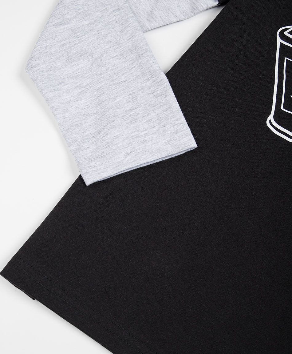 Polera ni&ntilde;o estampado risk