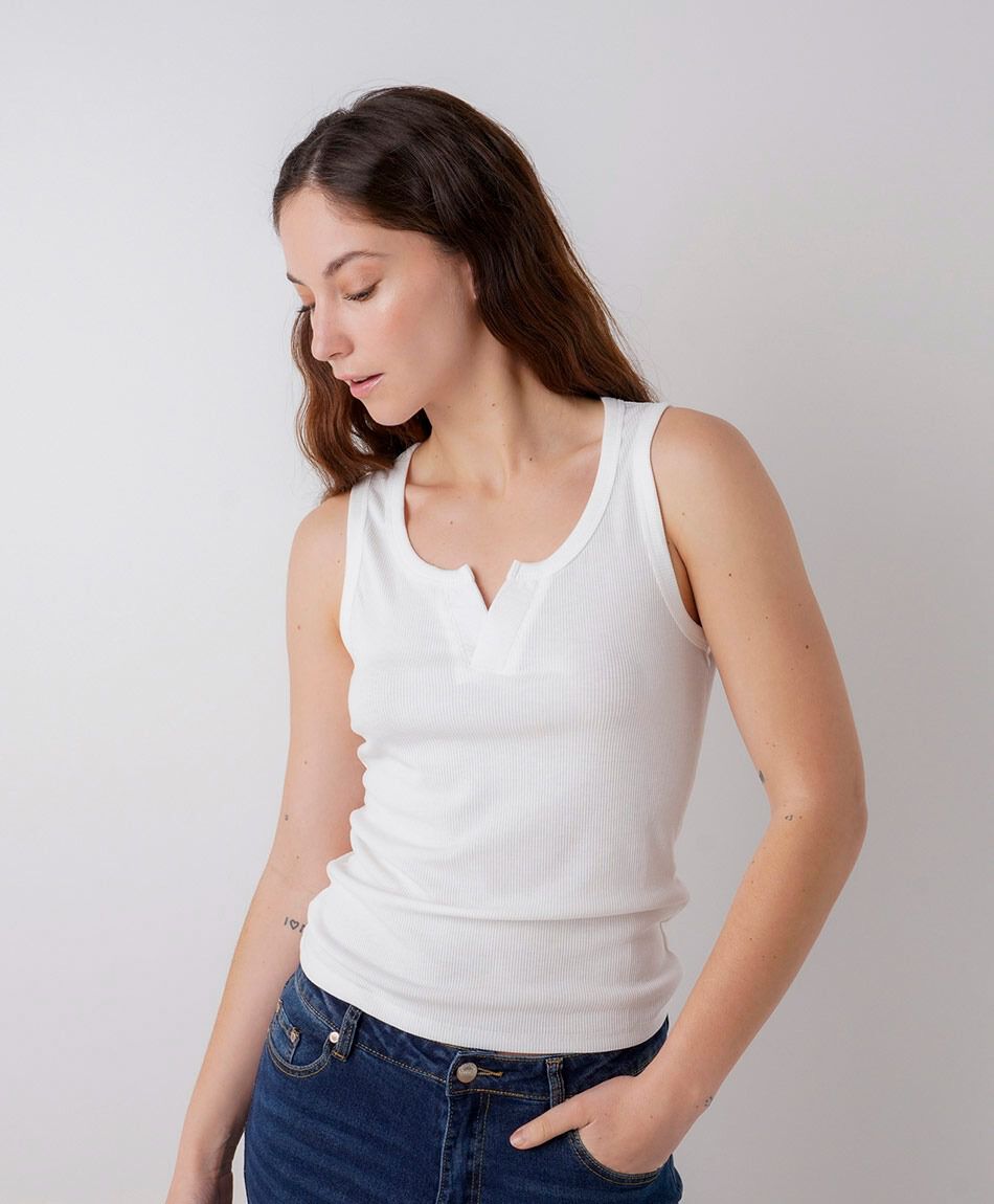 Polera mujer canal&eacute; escote blanca