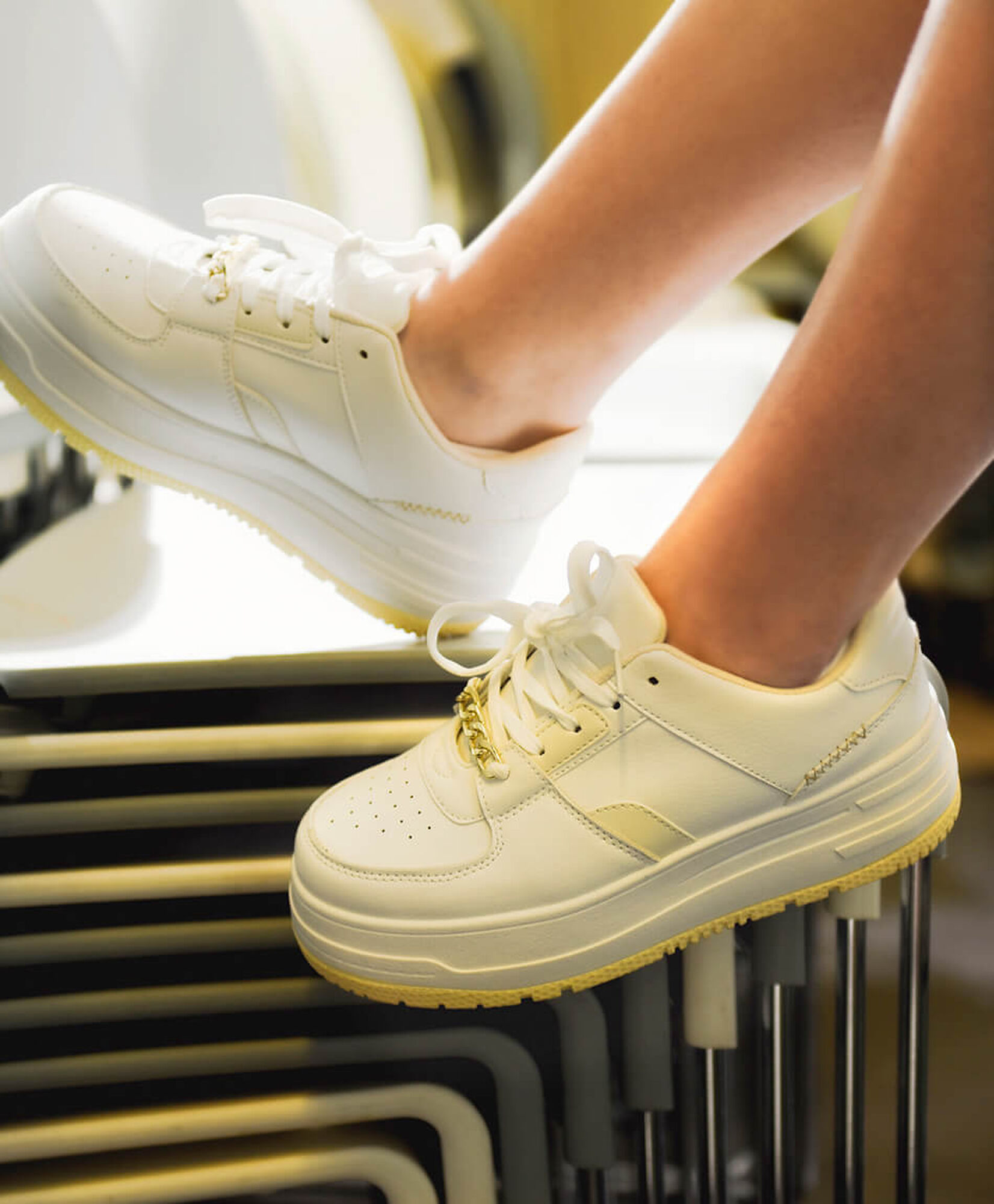 Zapatilla mujer cadena dorada TRICOT