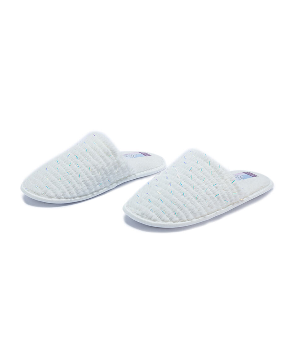 Pantuflas mujer dise&ntilde;o lineal white