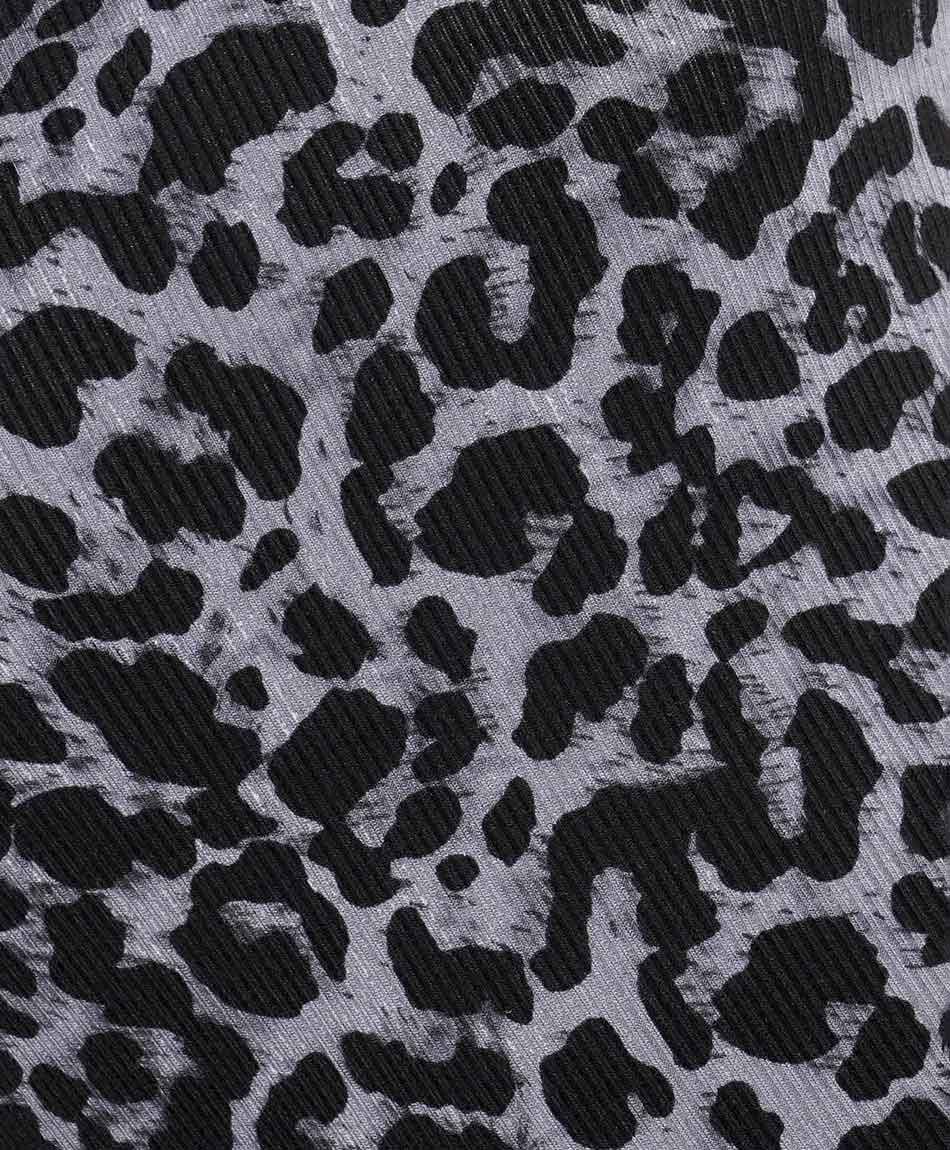 Polera mujer cuello redondo animal print gris