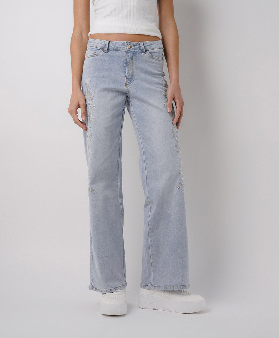 Jeans mujer wide leg flores bordadas lateral