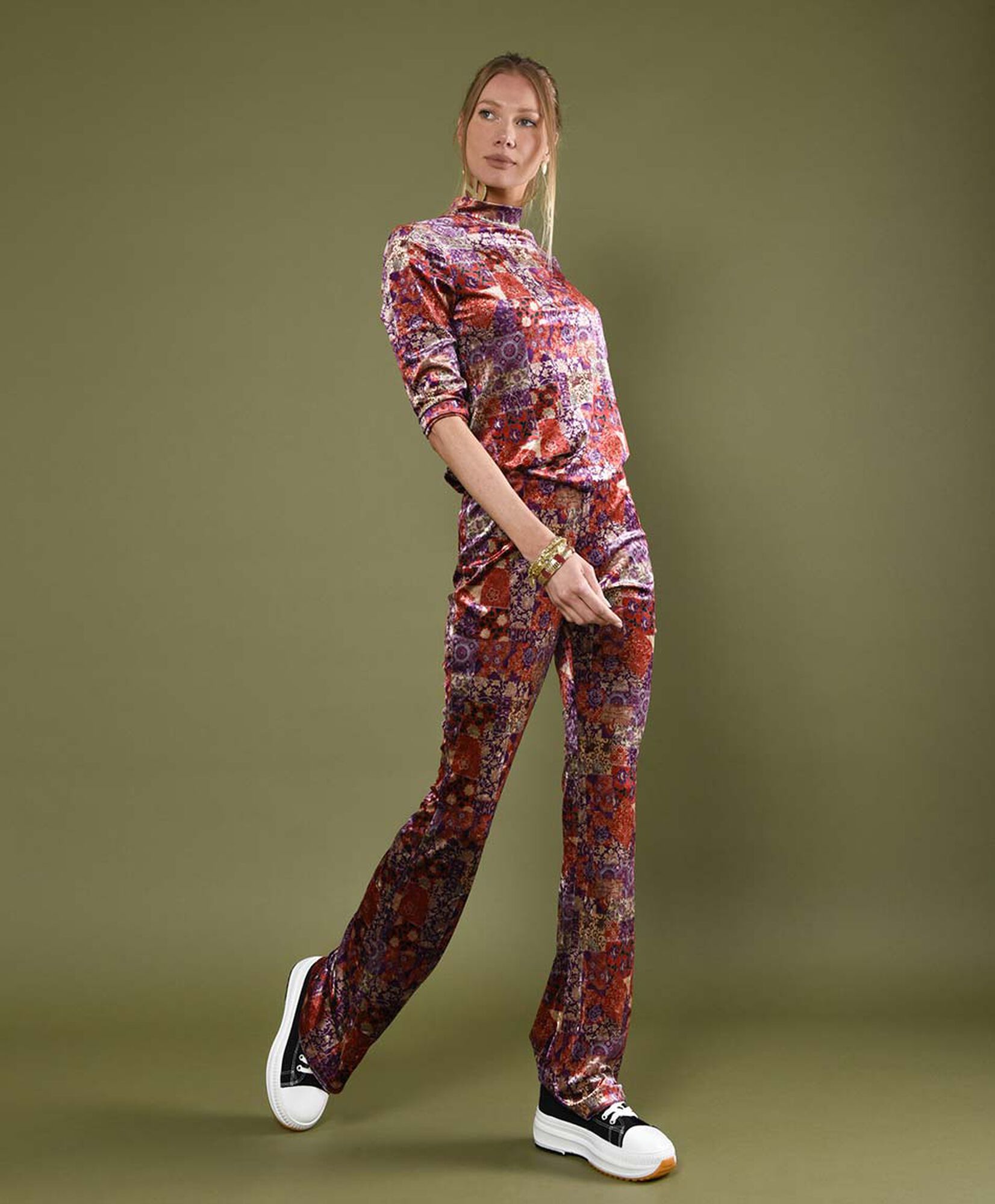 Pantalón mujer tiro alto flare velvet Pantalón mujer tiro alto flare velvet