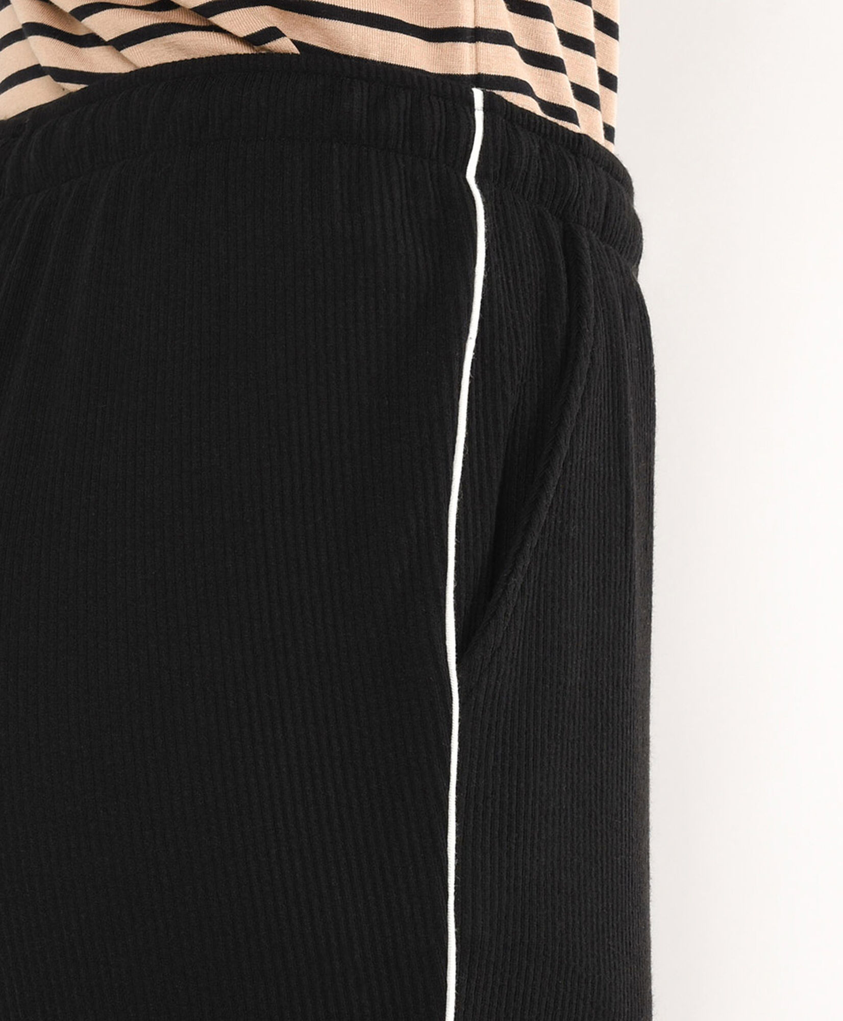 Pantalón mujer línea lateral wide Pantalón mujer línea lateral wide